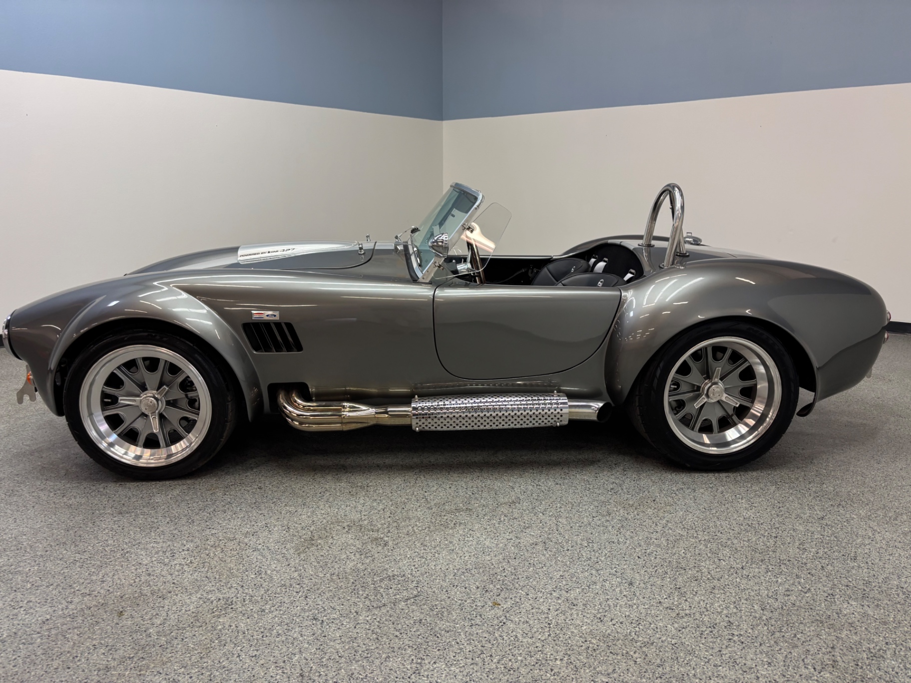 Vehicle photo 4