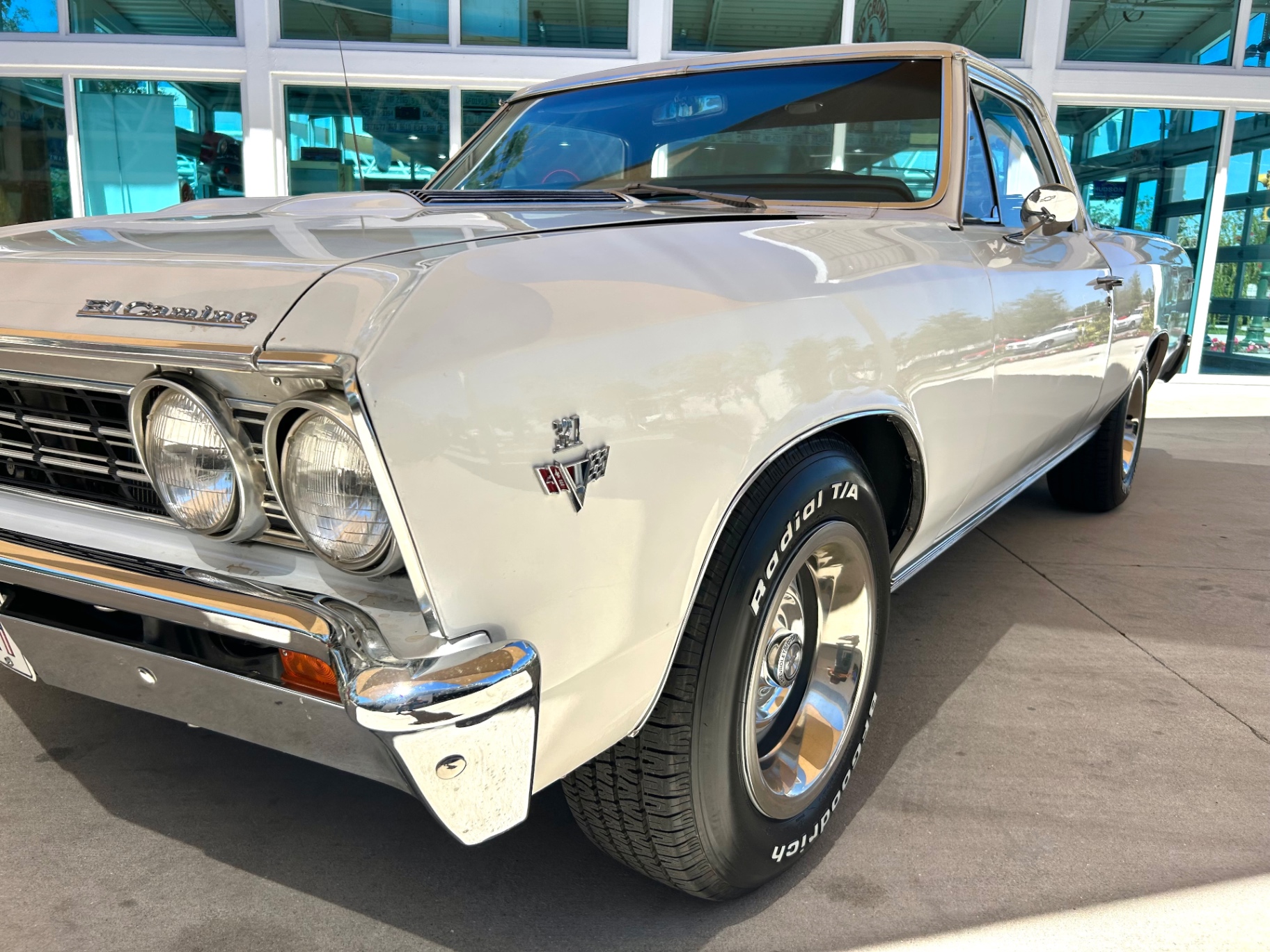 Vehicle photo 11