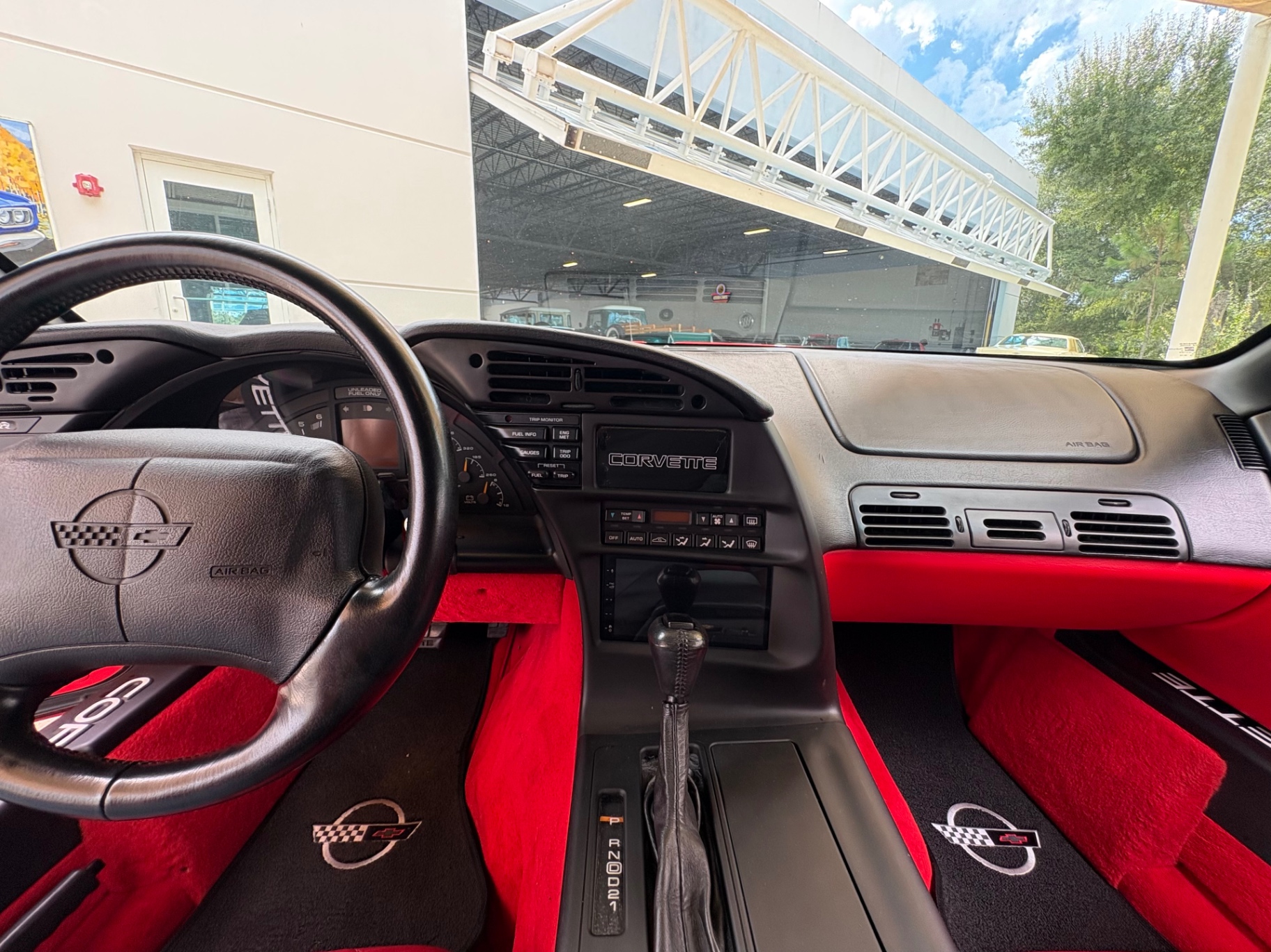 Vehicle photo 33