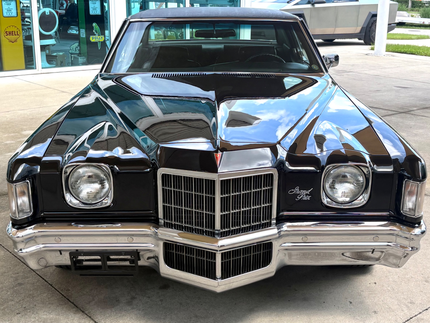 Vehicle photo 3