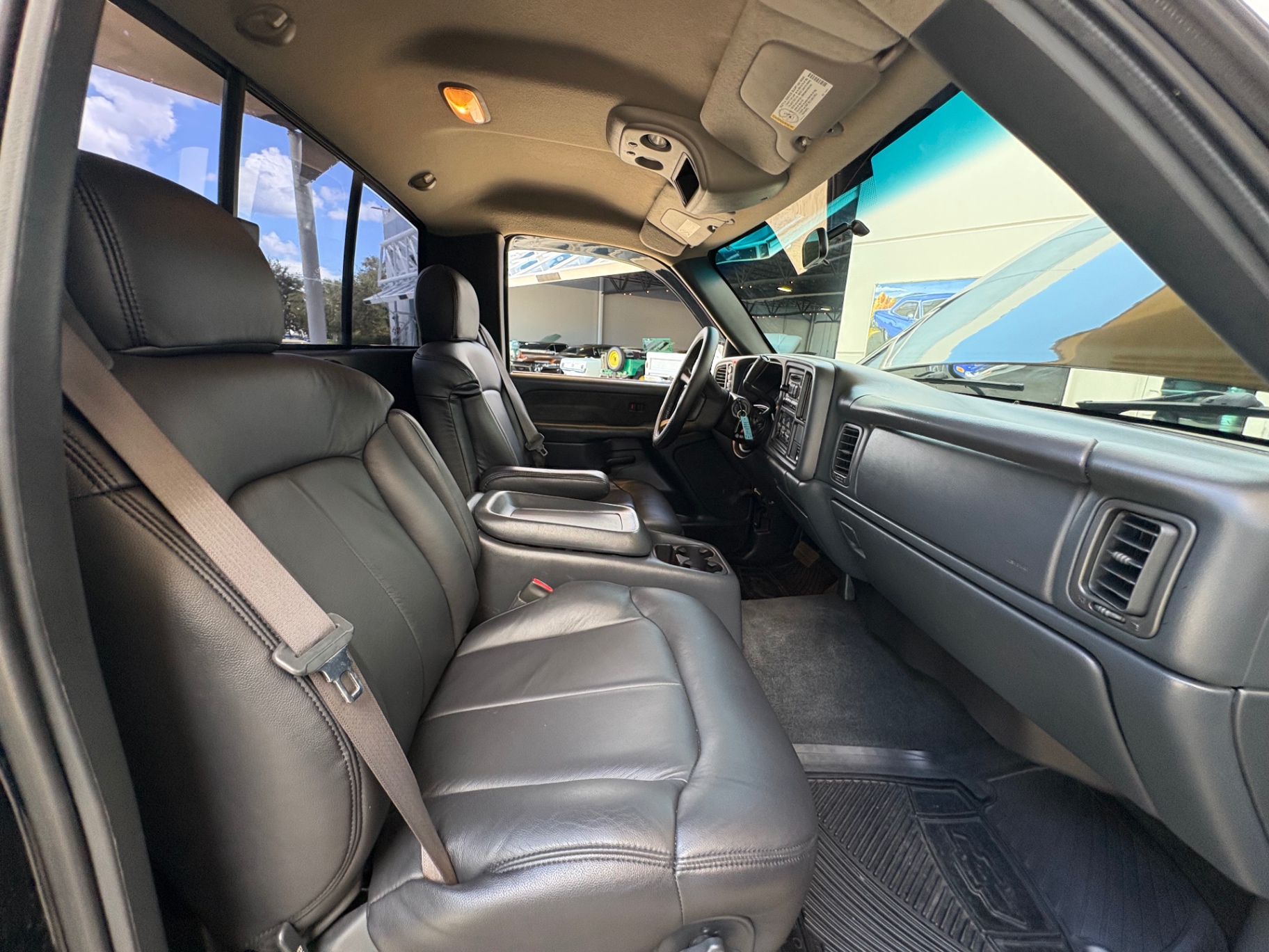 Vehicle photo 38