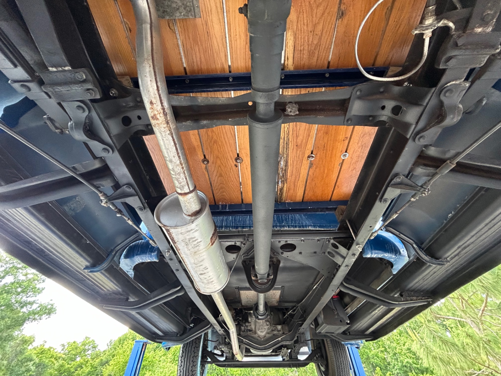 Vehicle photo 26