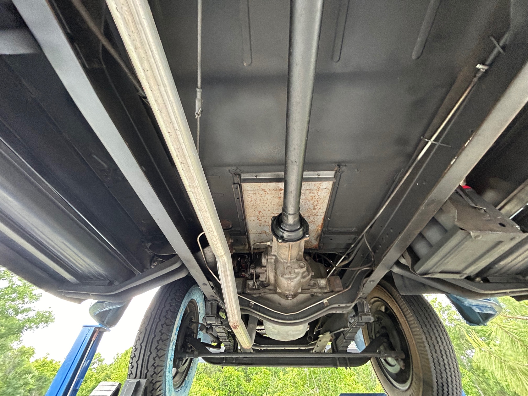 Vehicle photo 27