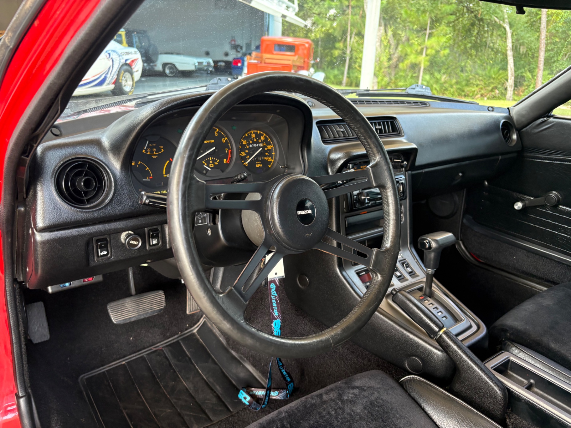 Vehicle photo 33