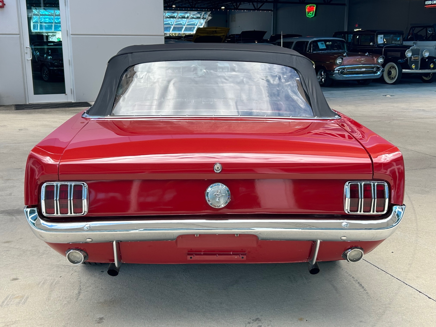 Vehicle photo 14