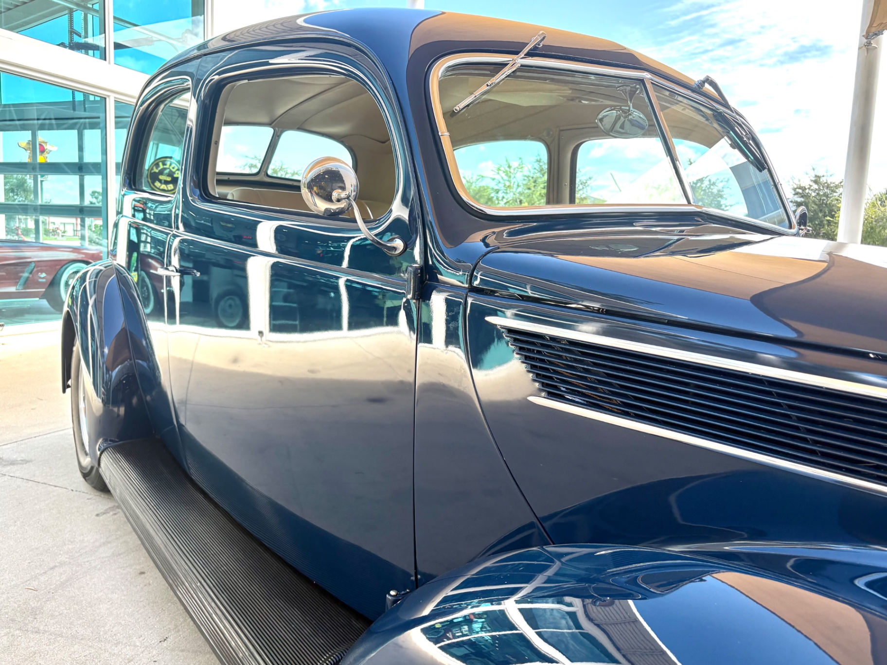 Vehicle photo 17