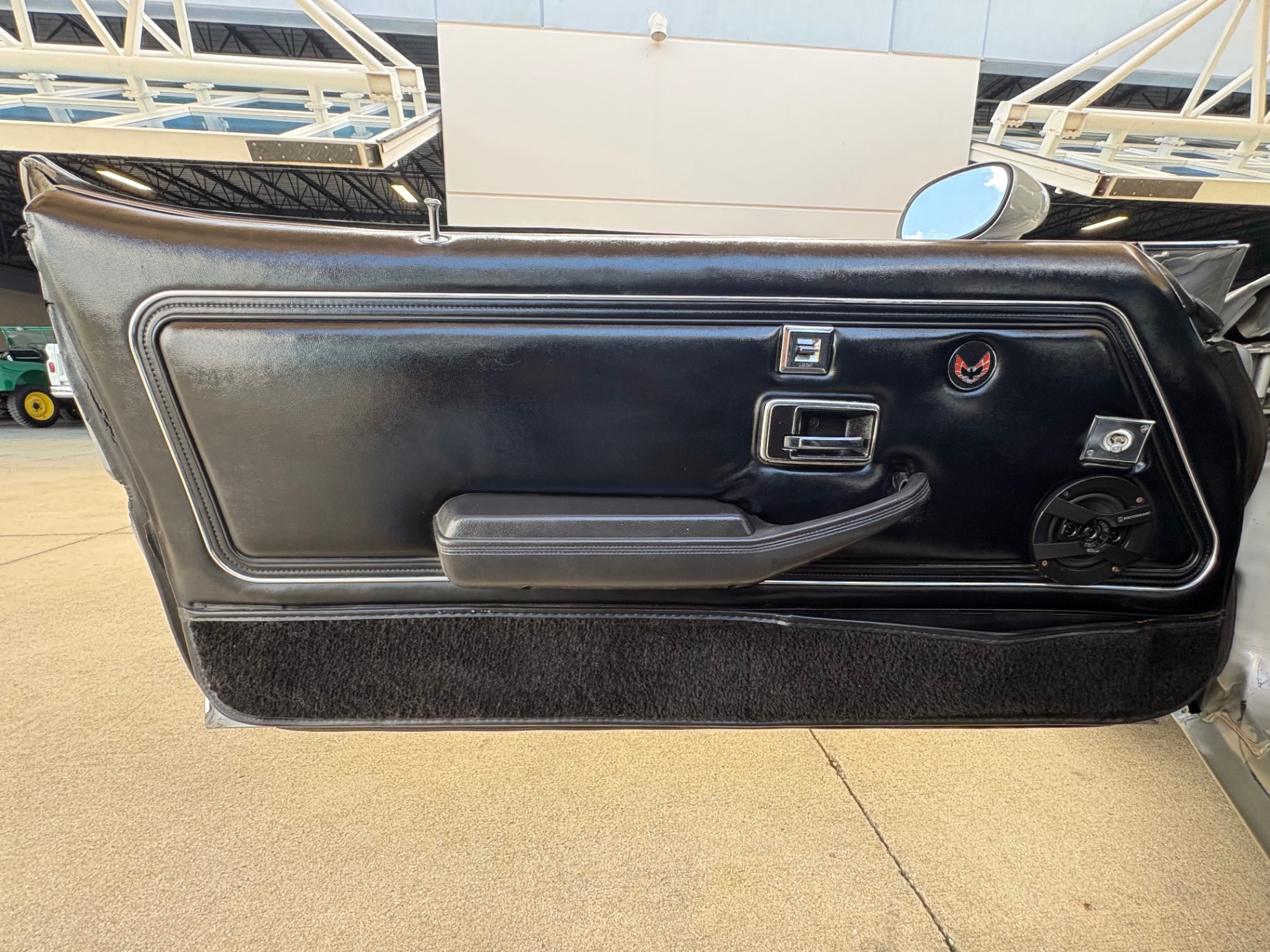 Vehicle photo 33