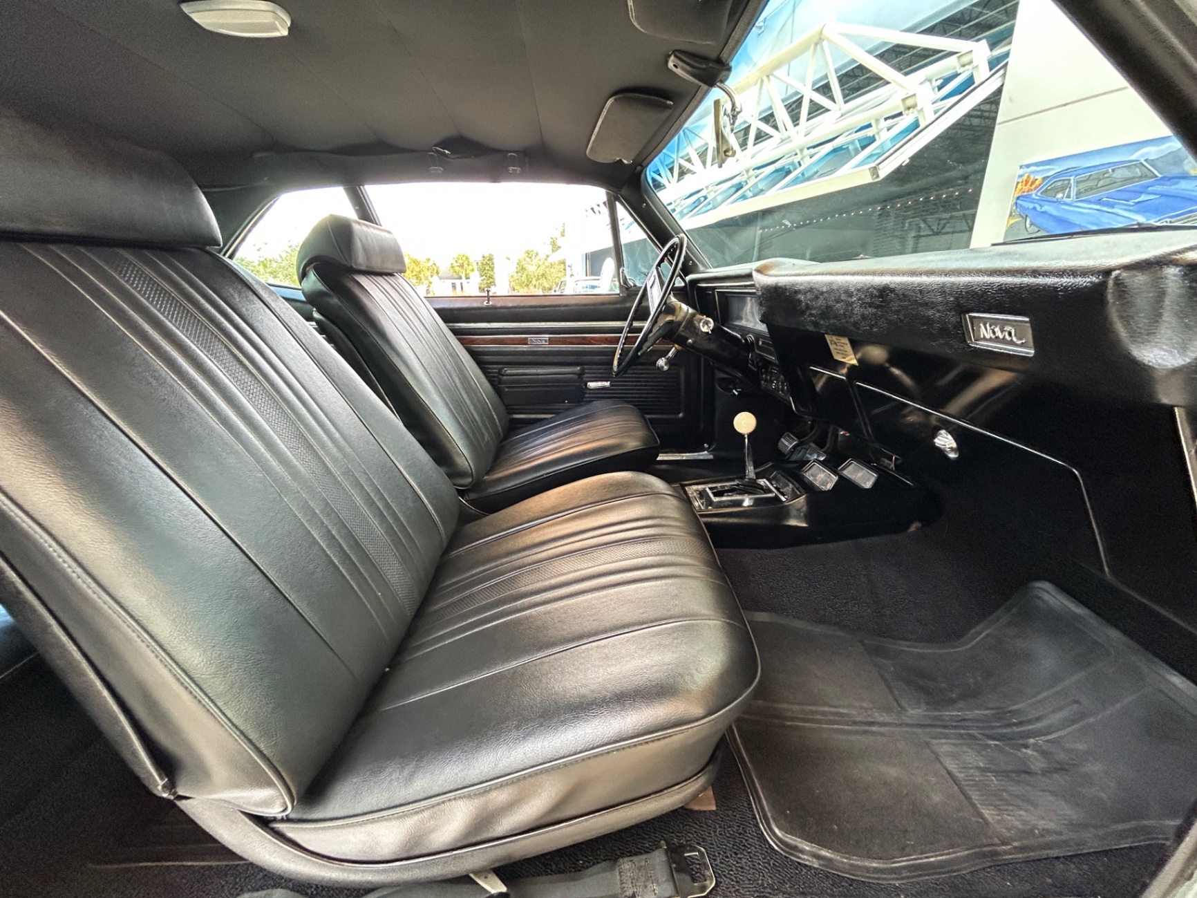 Vehicle photo 28