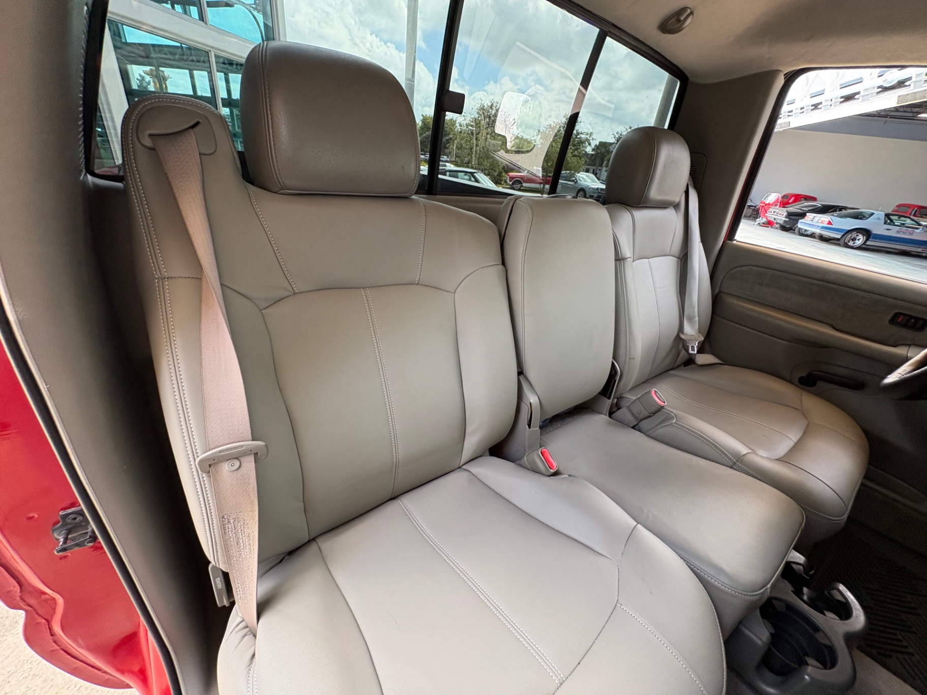 Vehicle photo 38