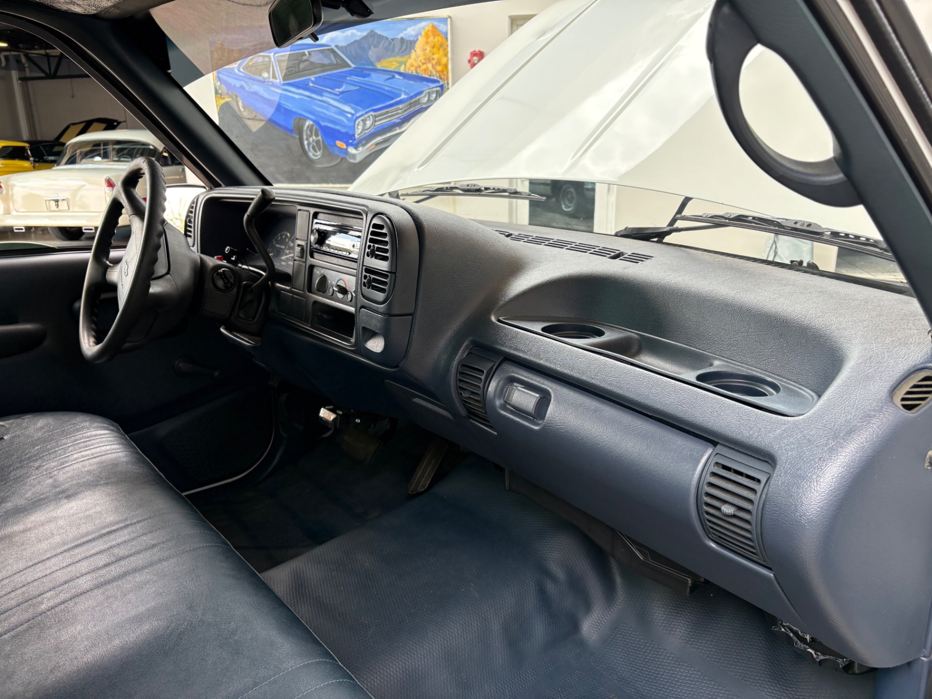 Vehicle photo 37