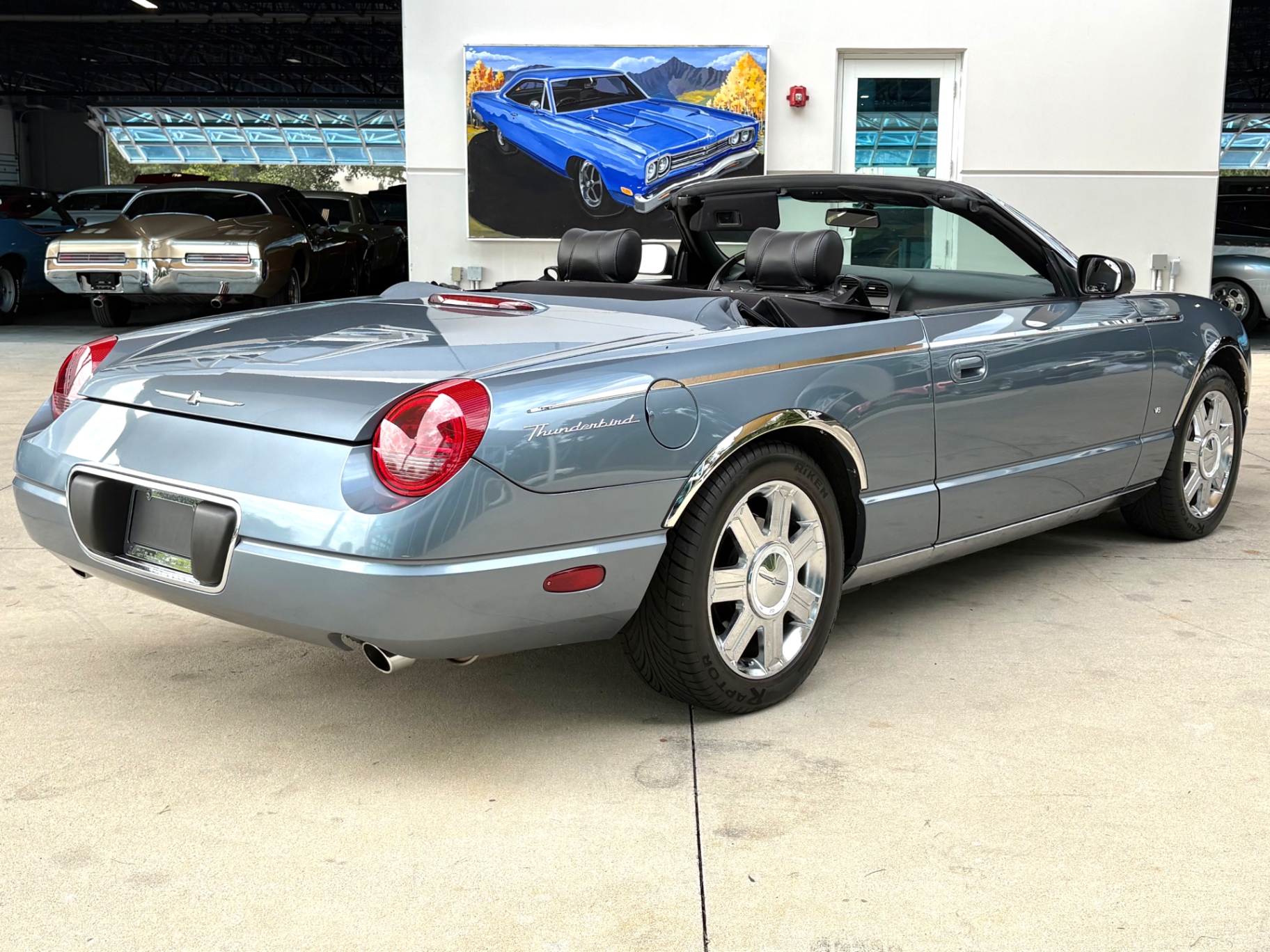 Vehicle photo 6