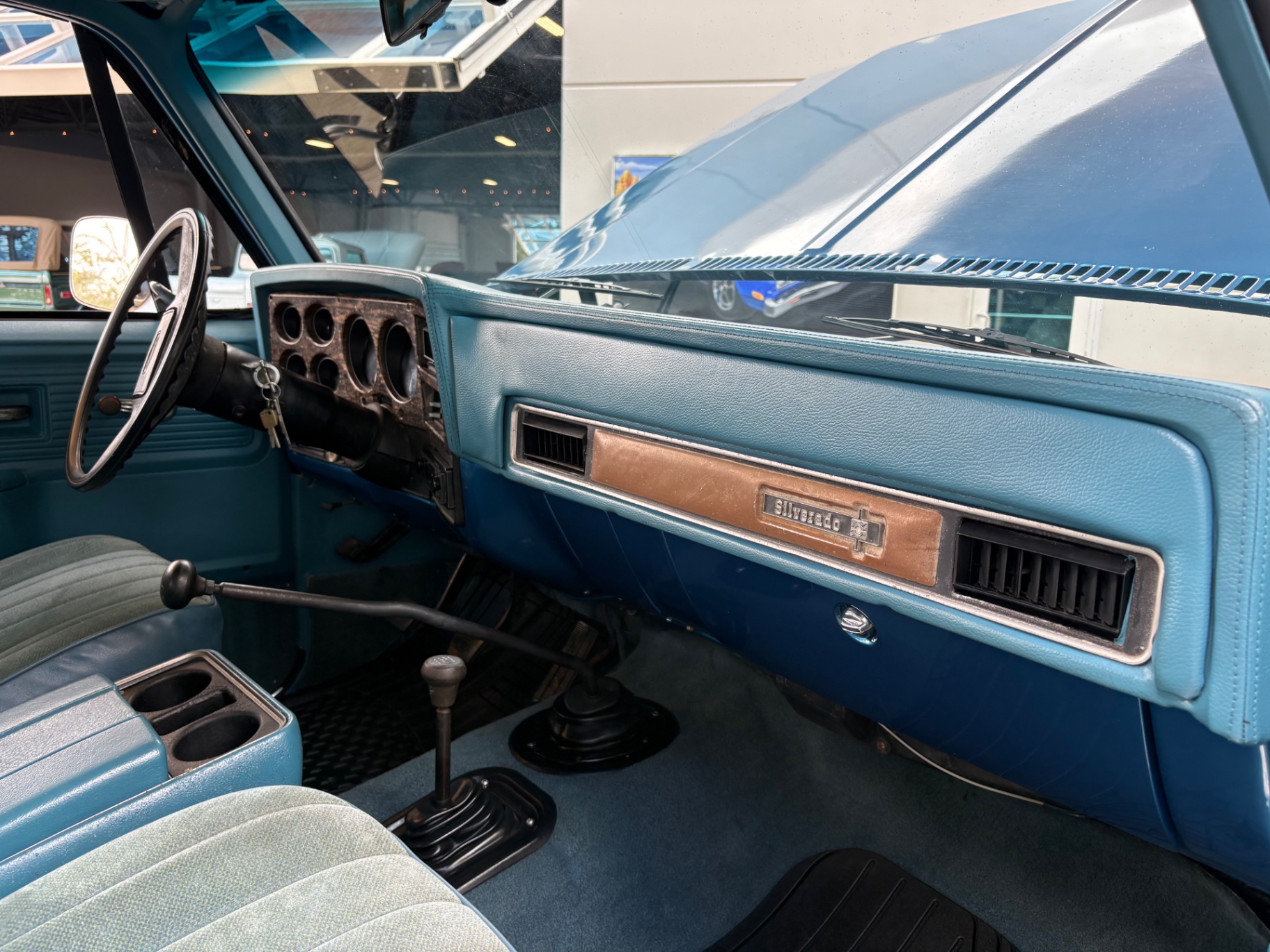 Vehicle photo 37