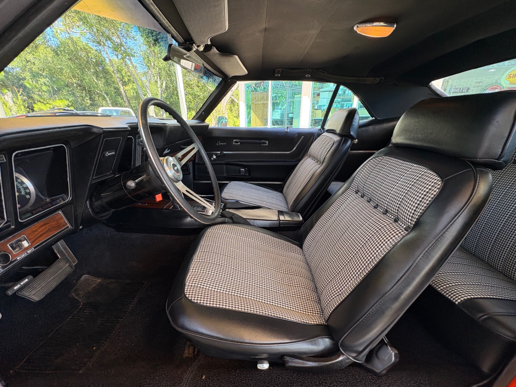 Vehicle photo 33