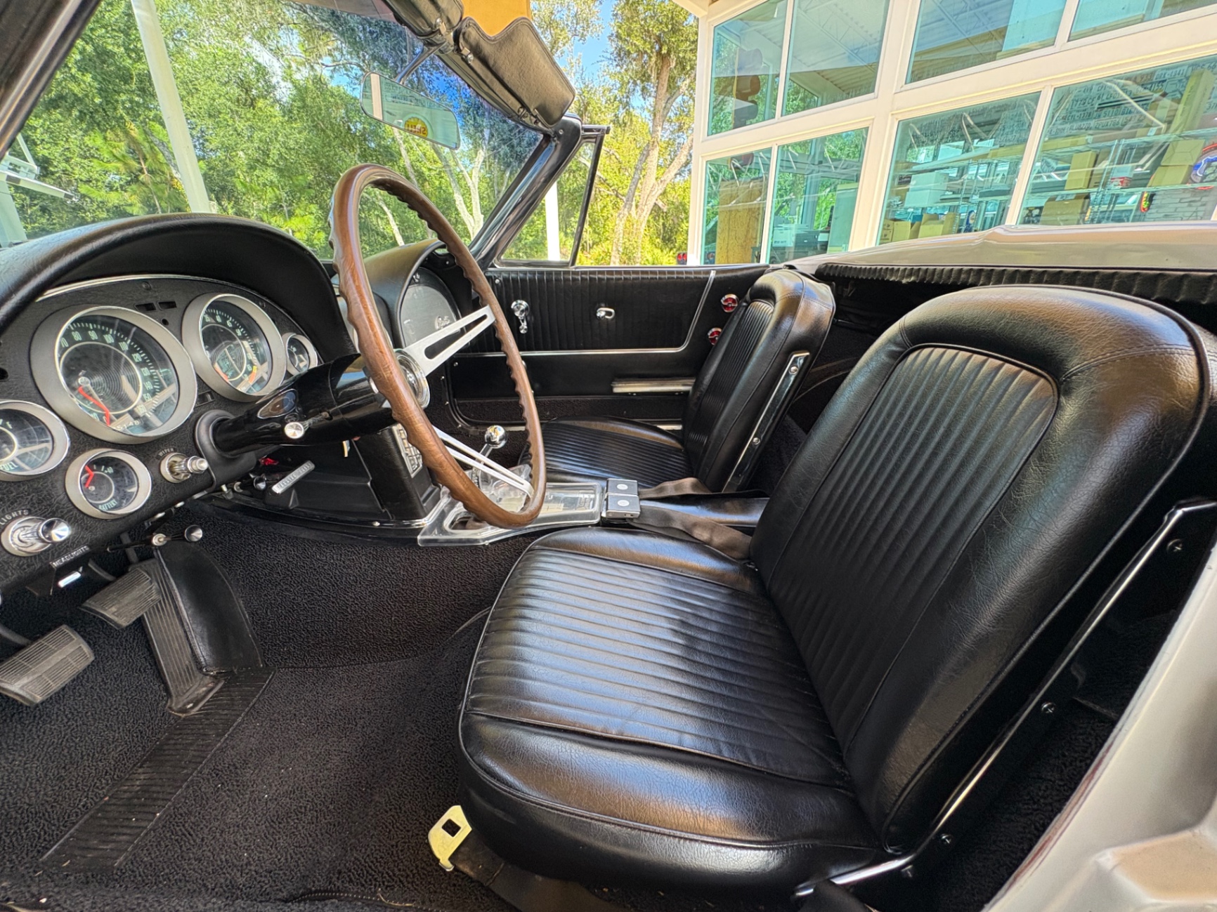 Vehicle photo 44