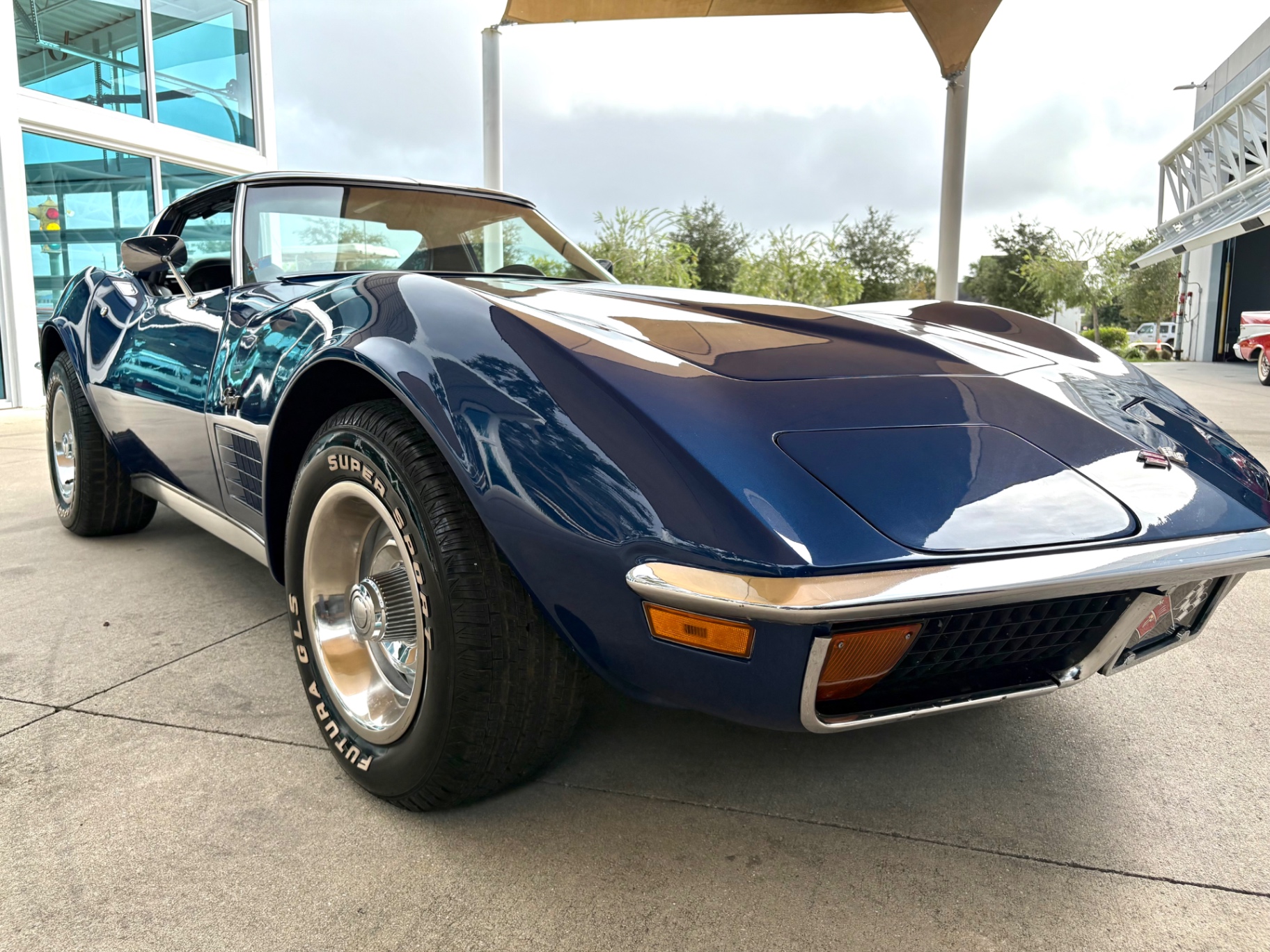 Vehicle photo 19