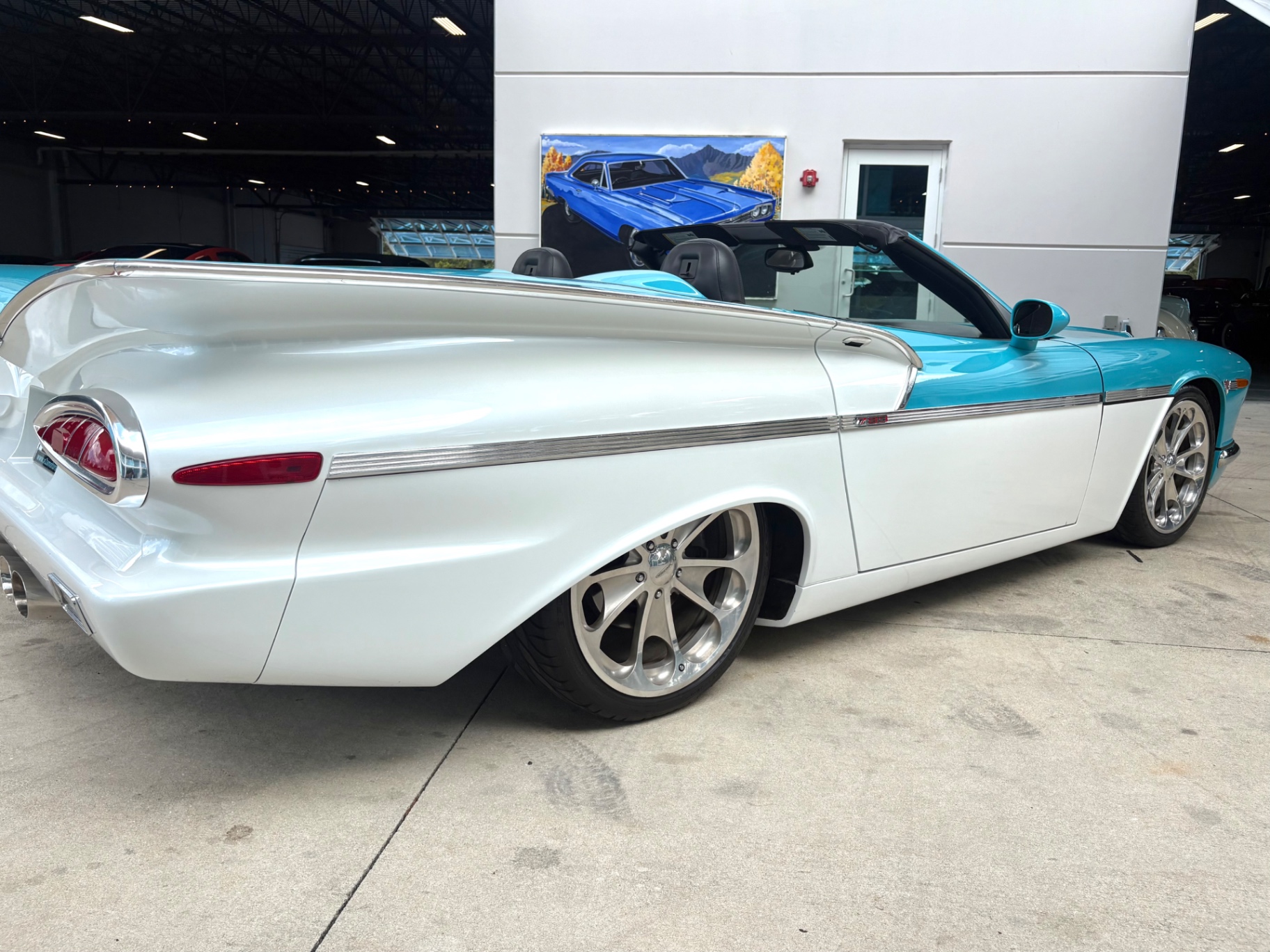 Vehicle photo 16