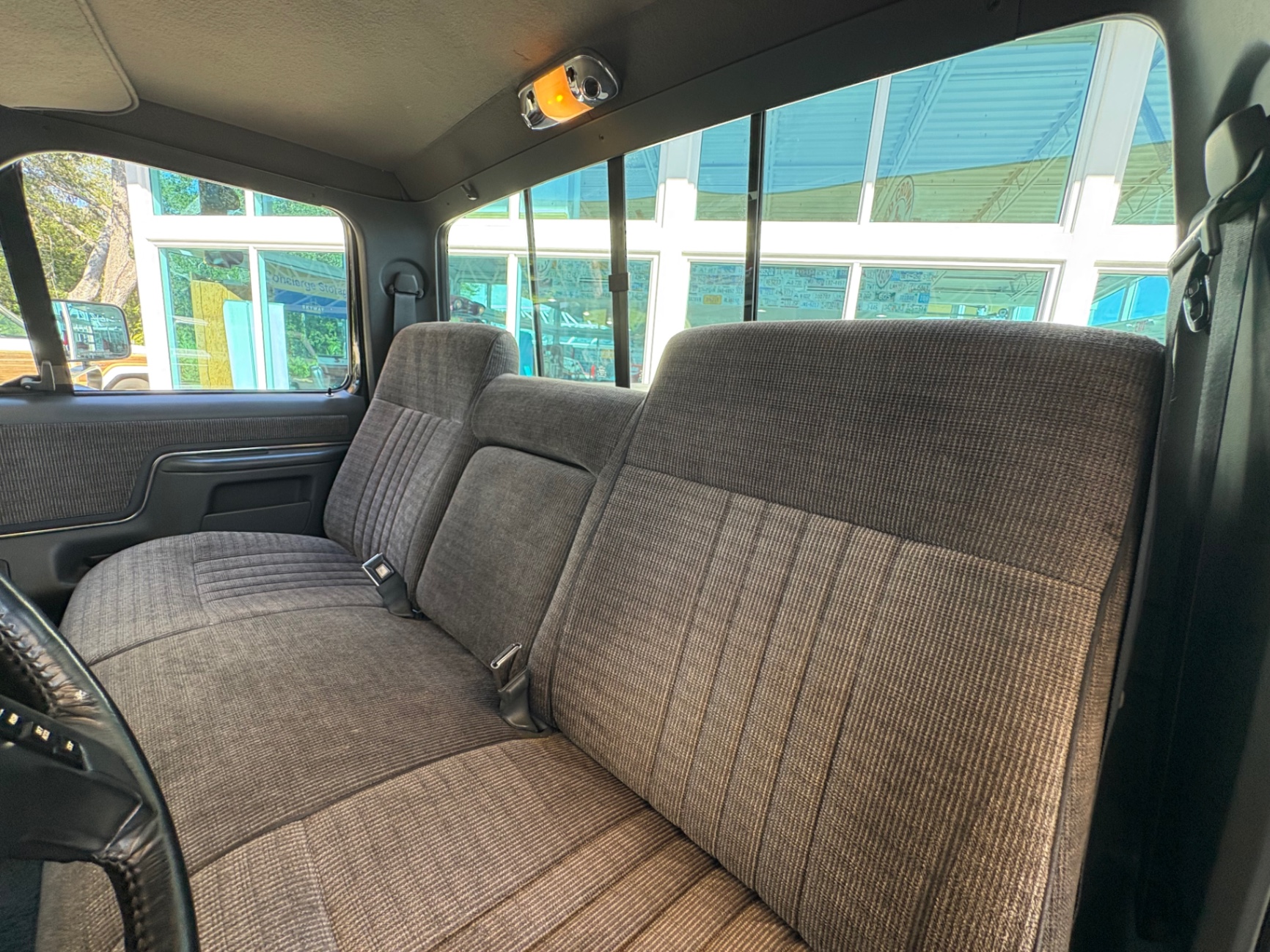Vehicle photo 33
