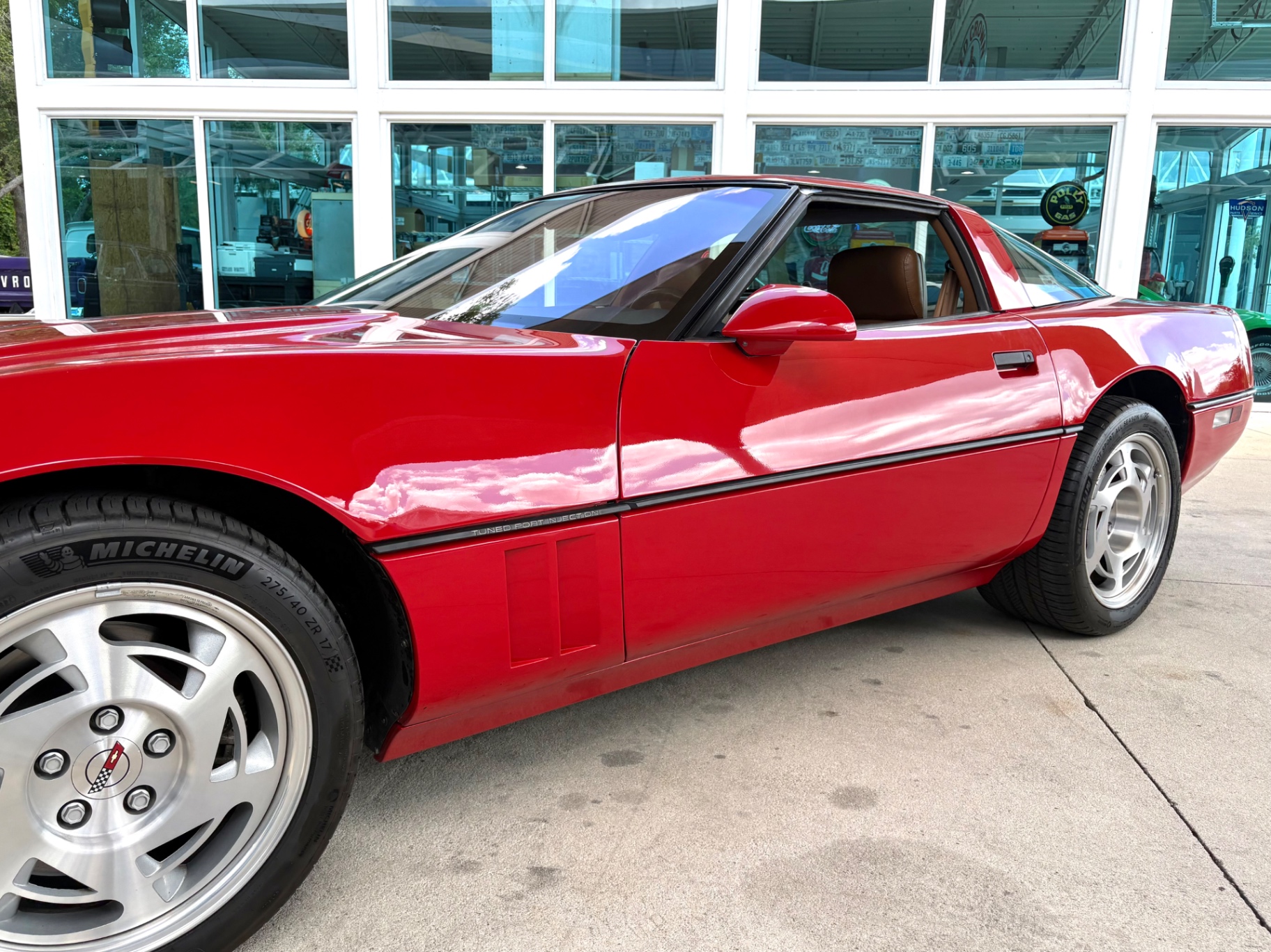 Vehicle photo 14