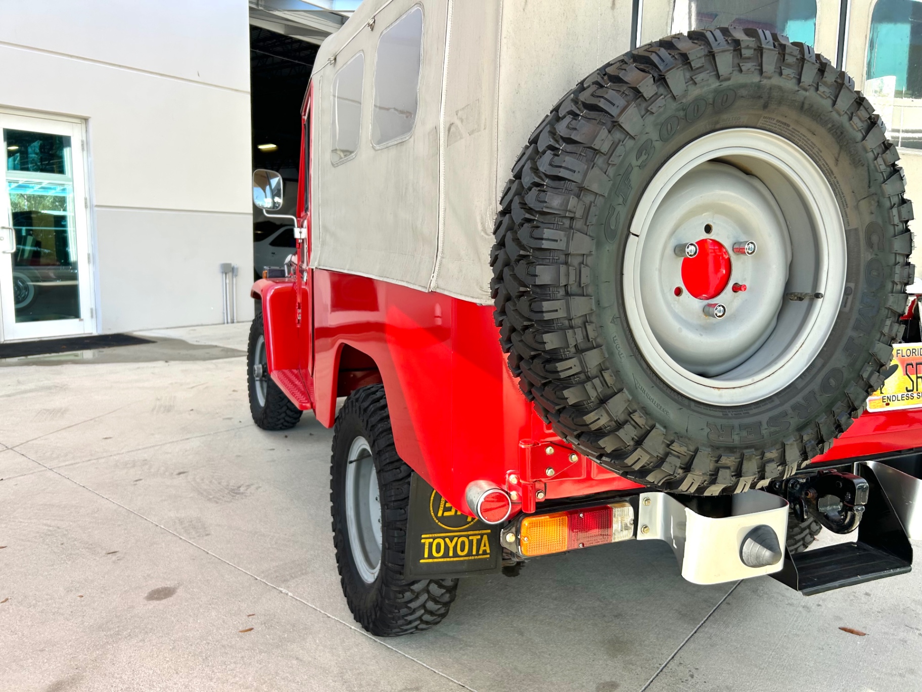 Vehicle photo 16