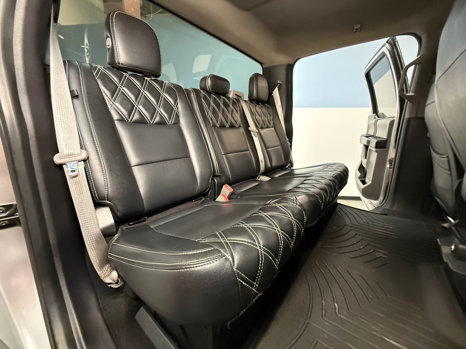 Vehicle photo 34