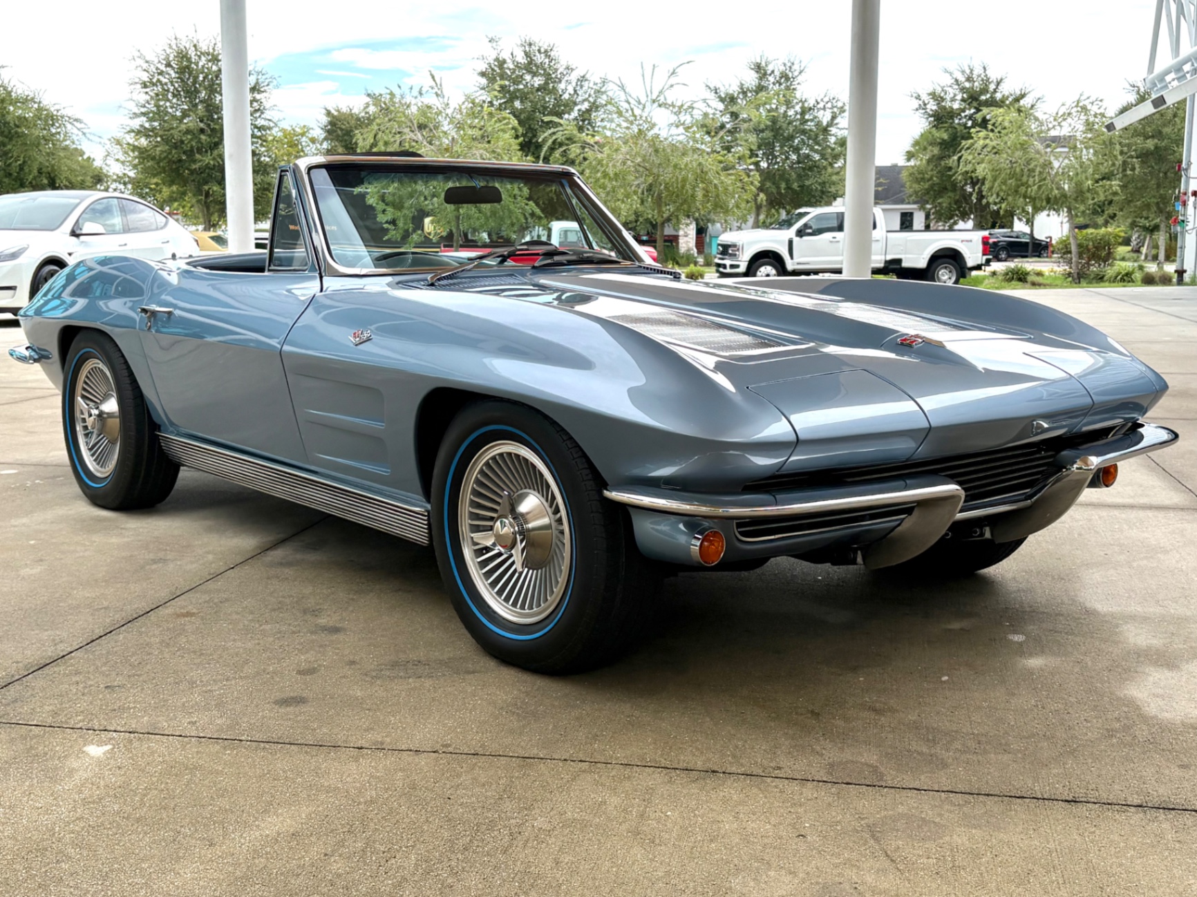 Vehicle photo 5