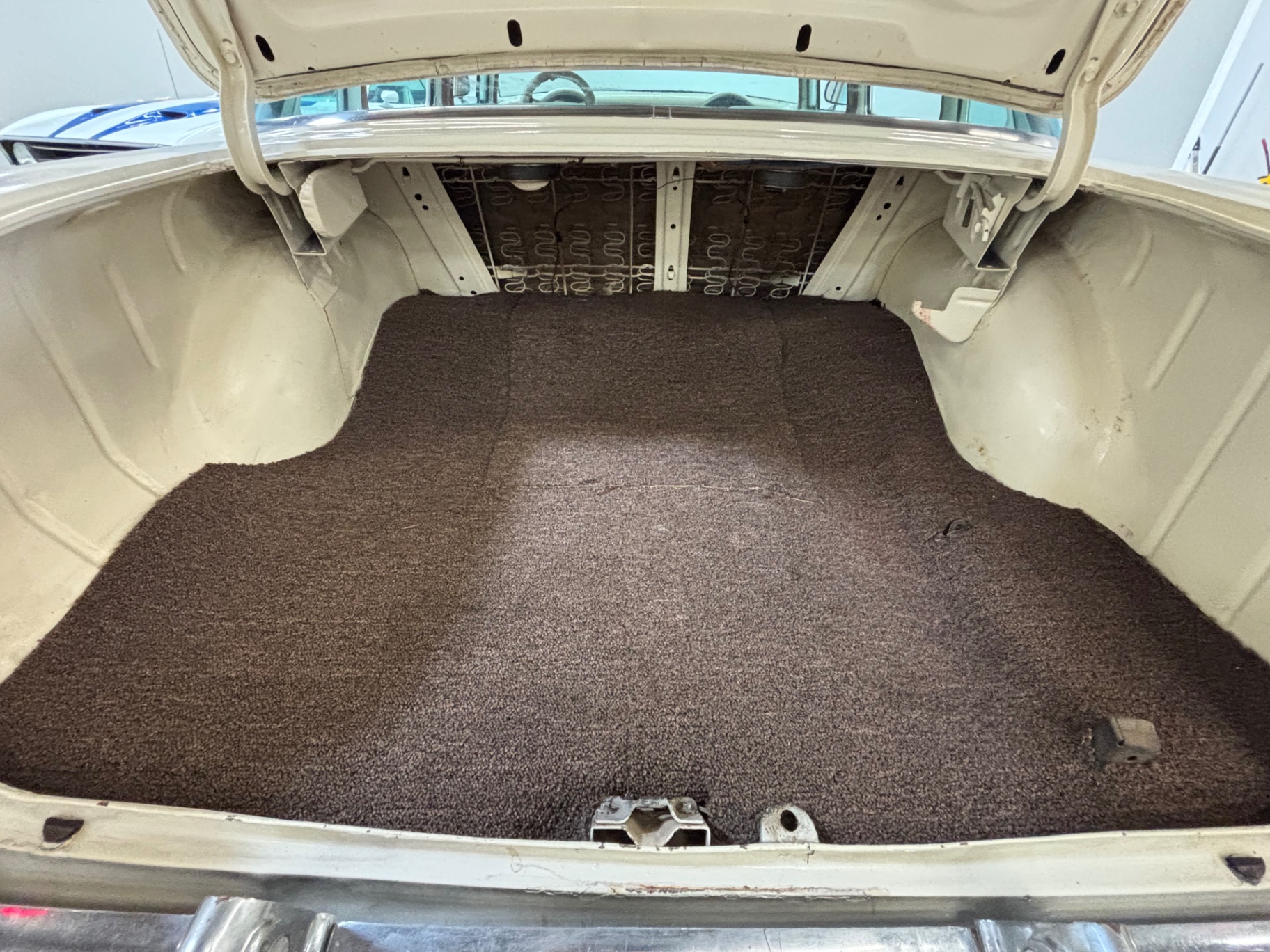 Vehicle photo 37