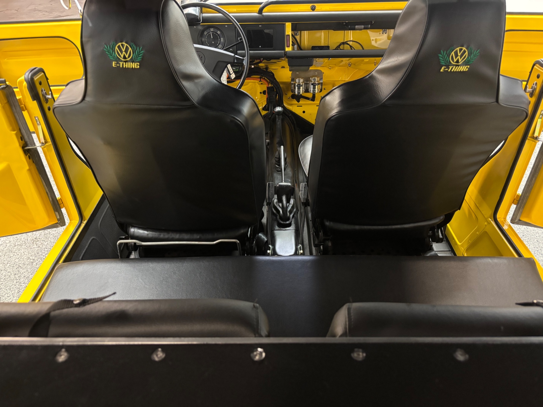 Vehicle photo 30
