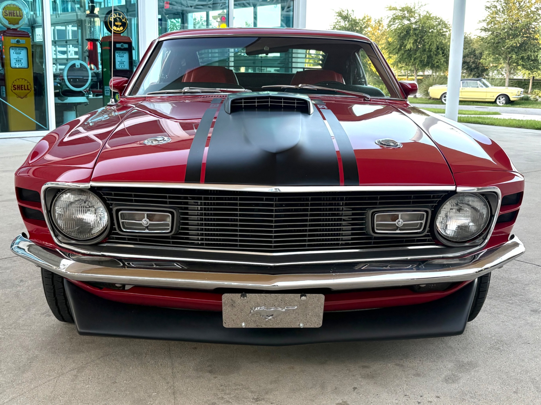 Vehicle photo 2