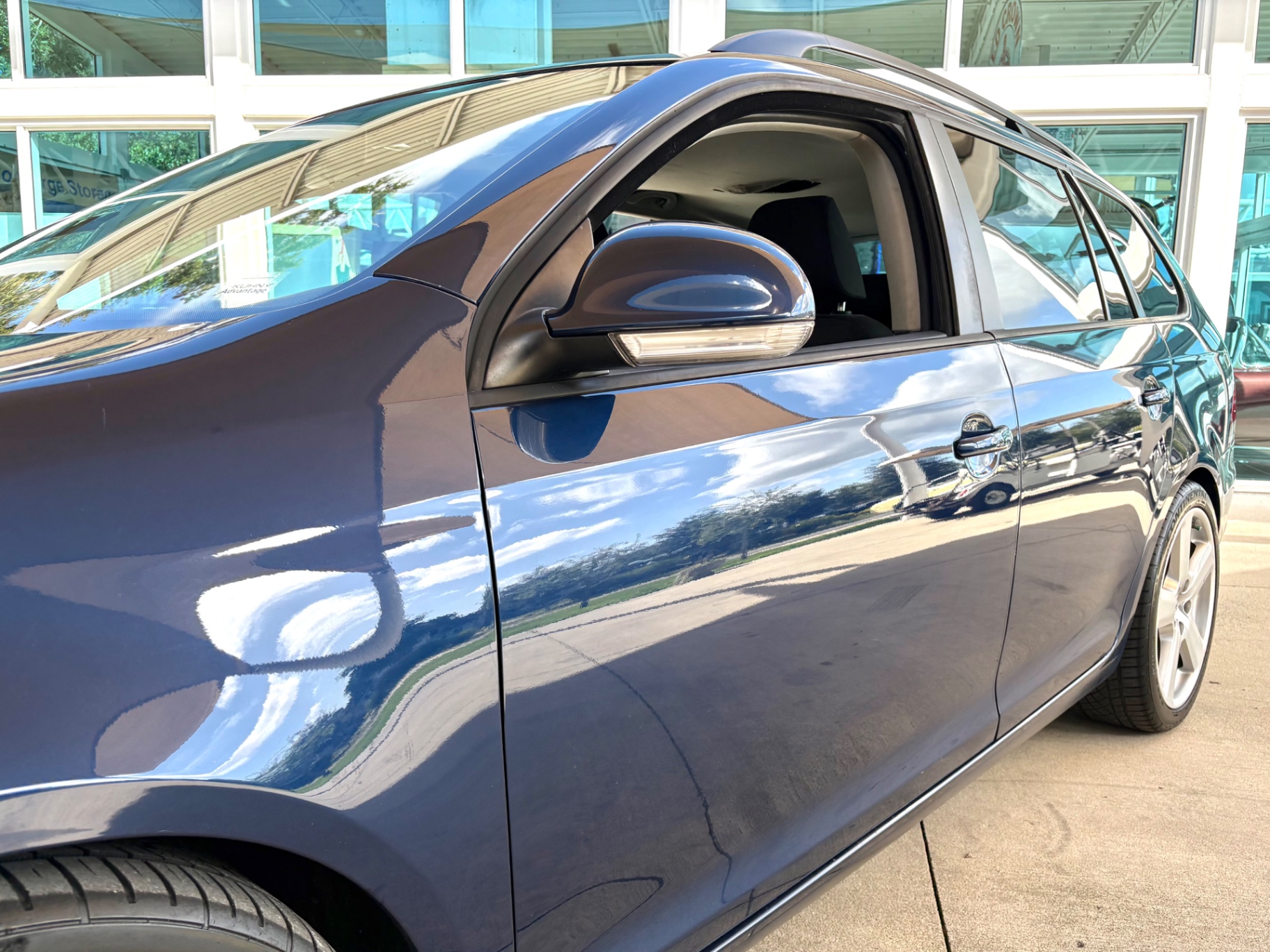 Vehicle photo 13