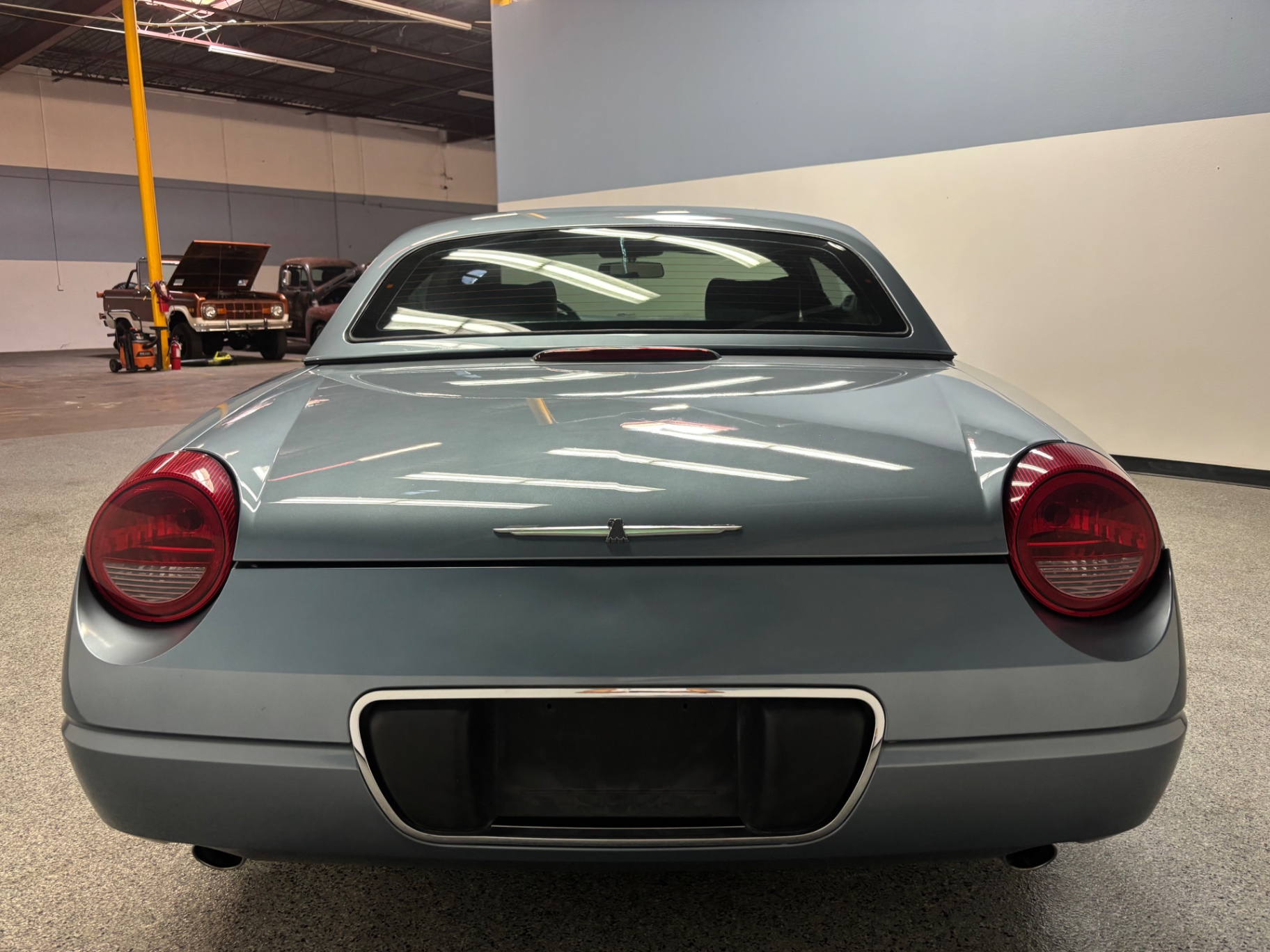 Vehicle photo 6