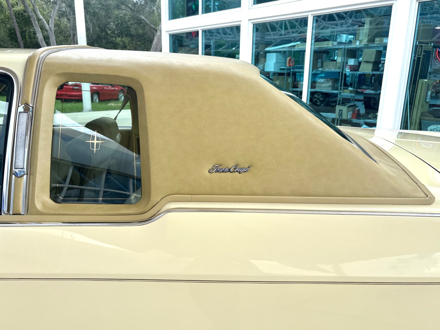 Vehicle photo 22