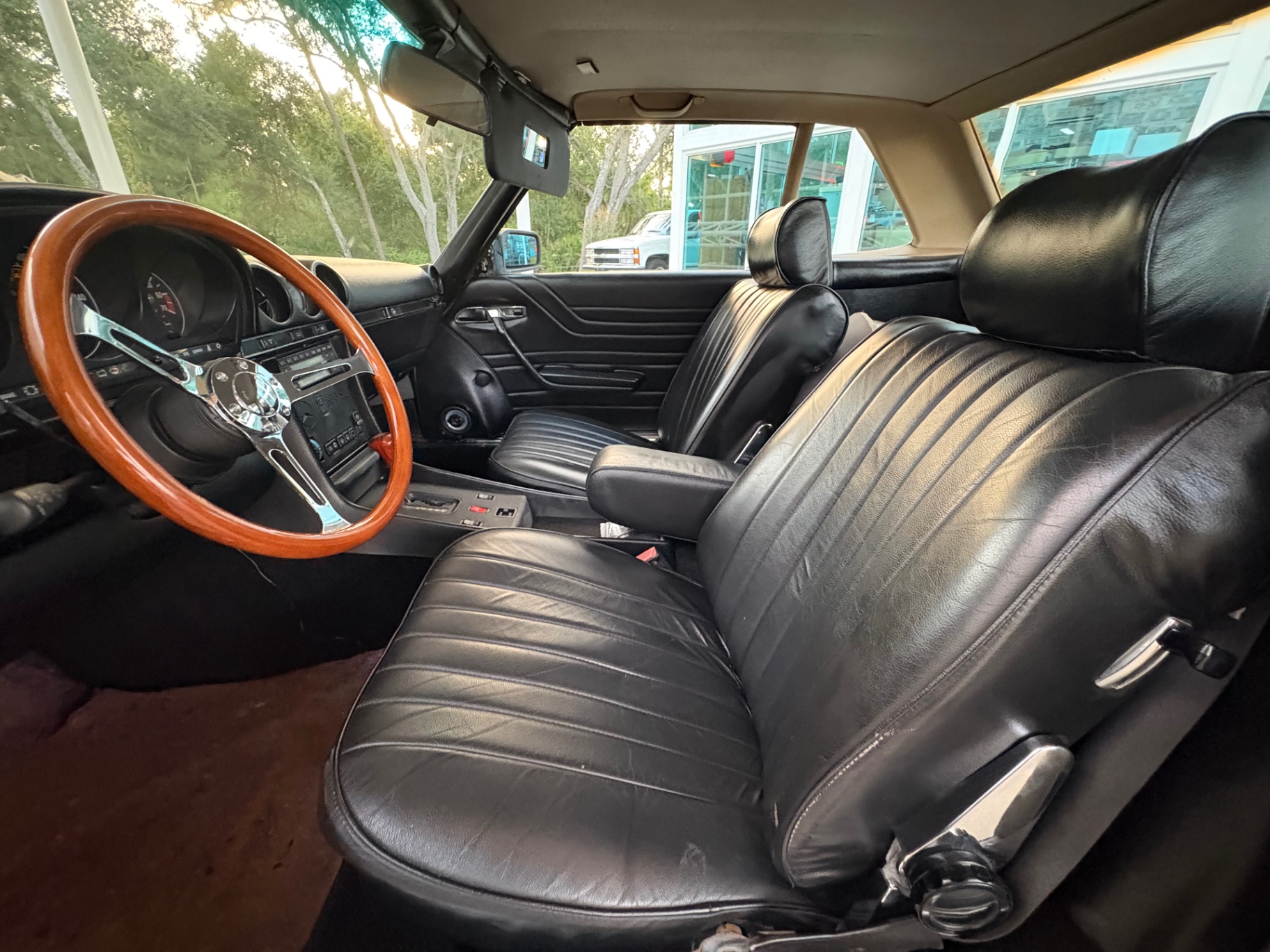 Vehicle photo 32