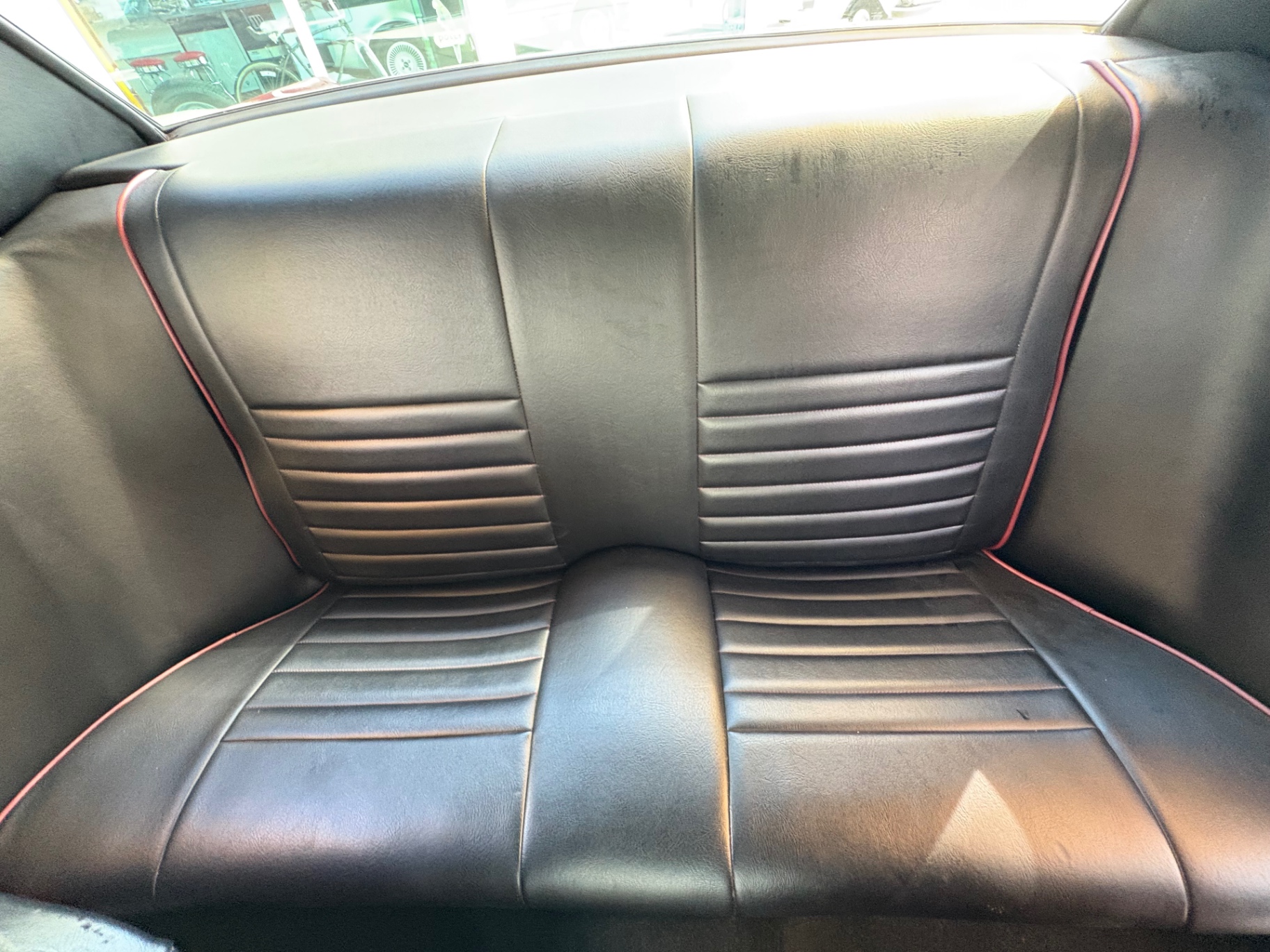 Vehicle photo 33