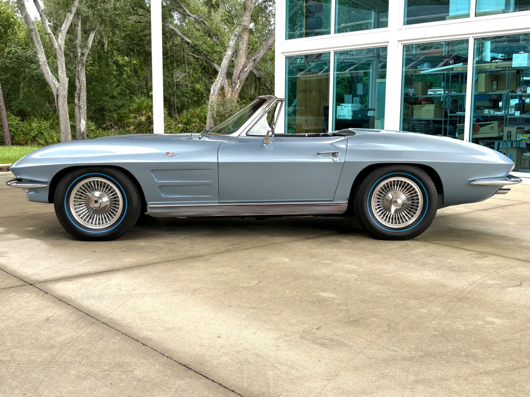 Vehicle photo 11