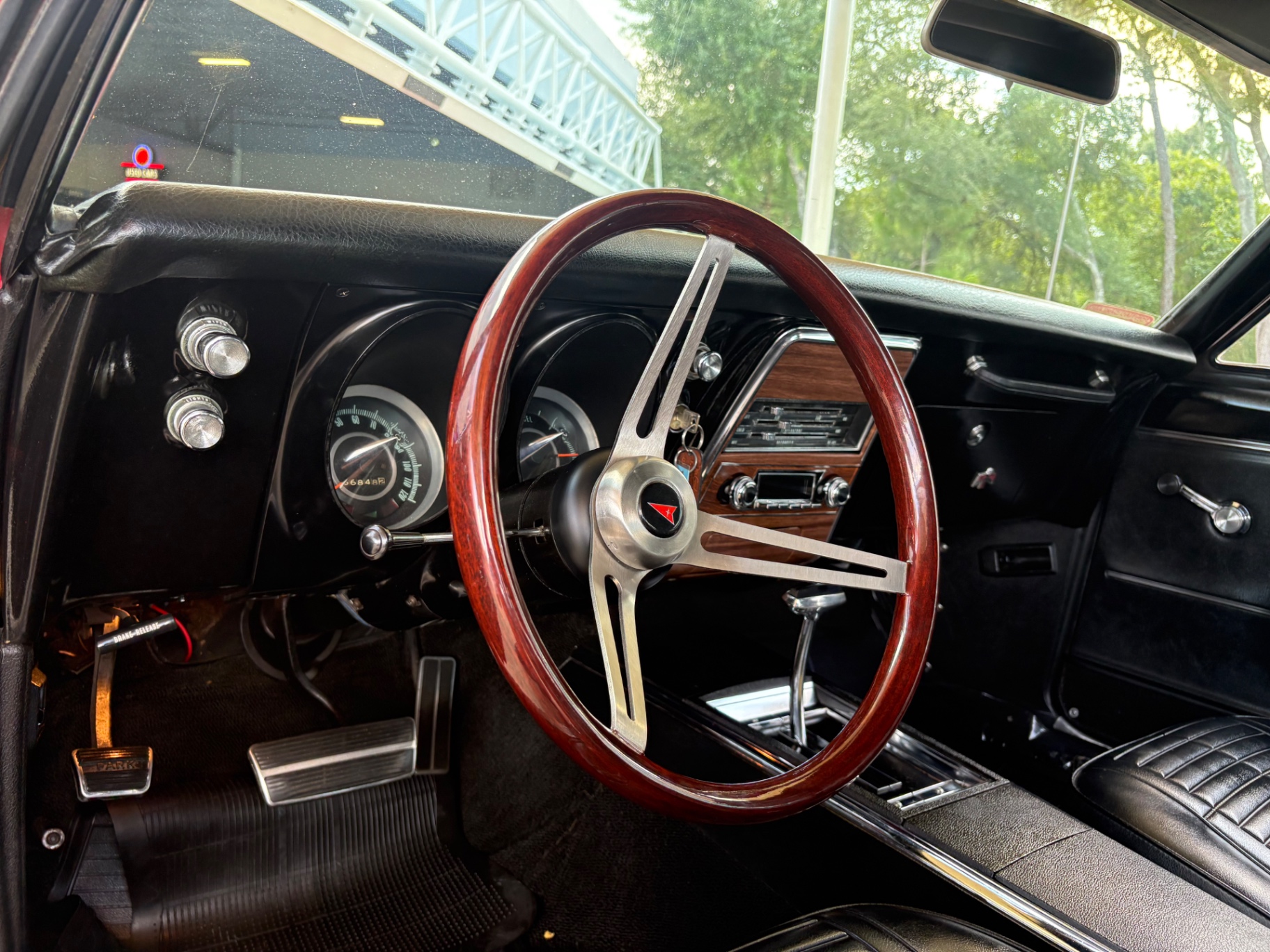 Vehicle photo 34