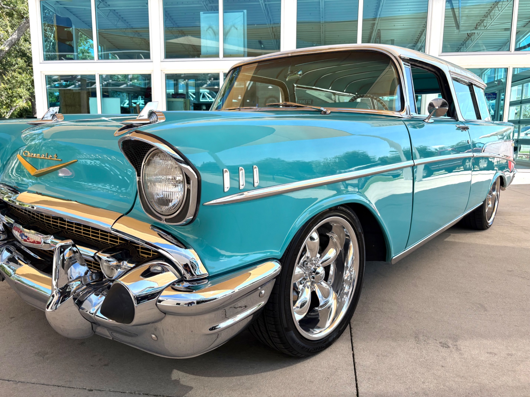 Vehicle photo 11