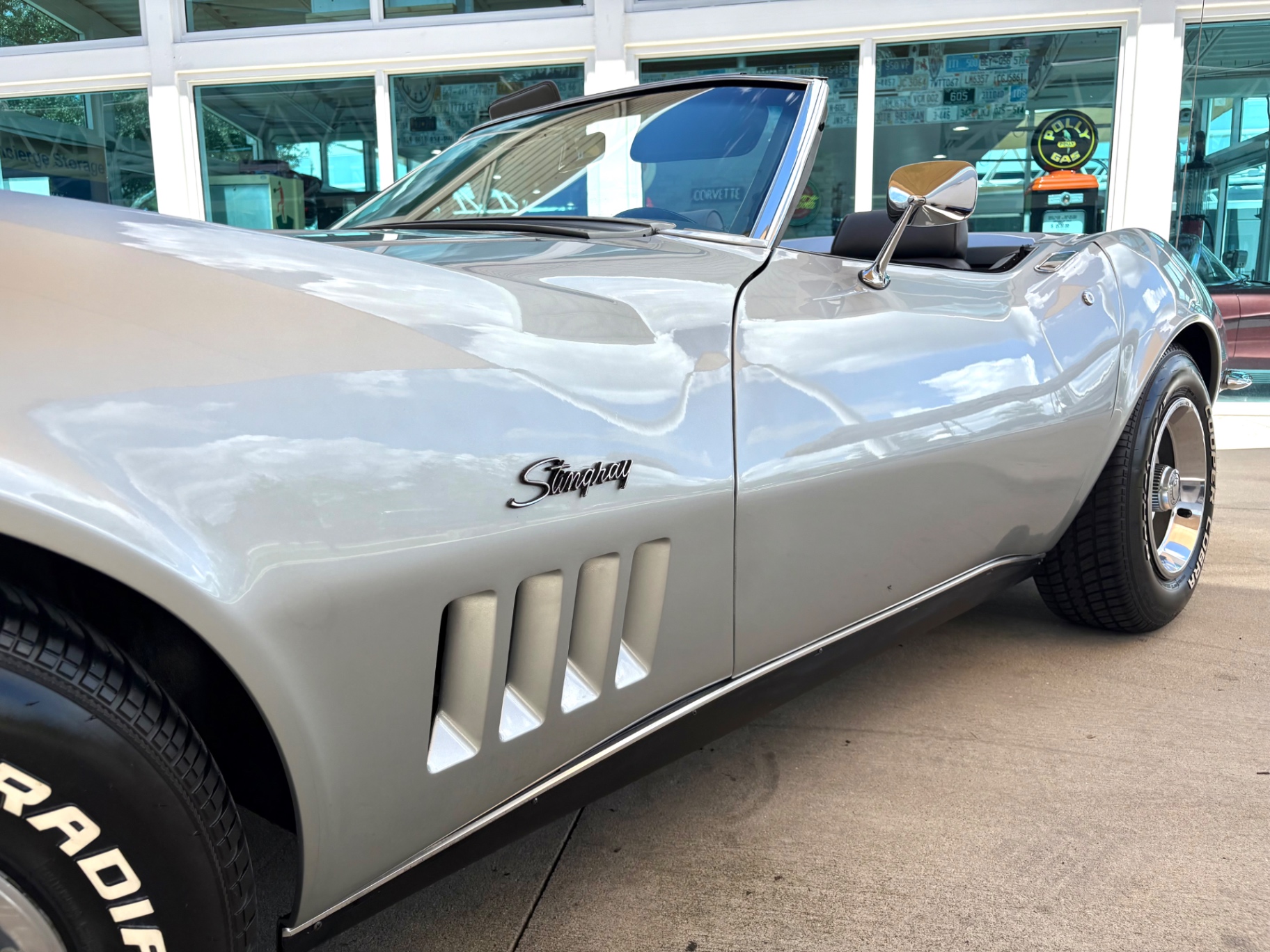 Vehicle photo 13