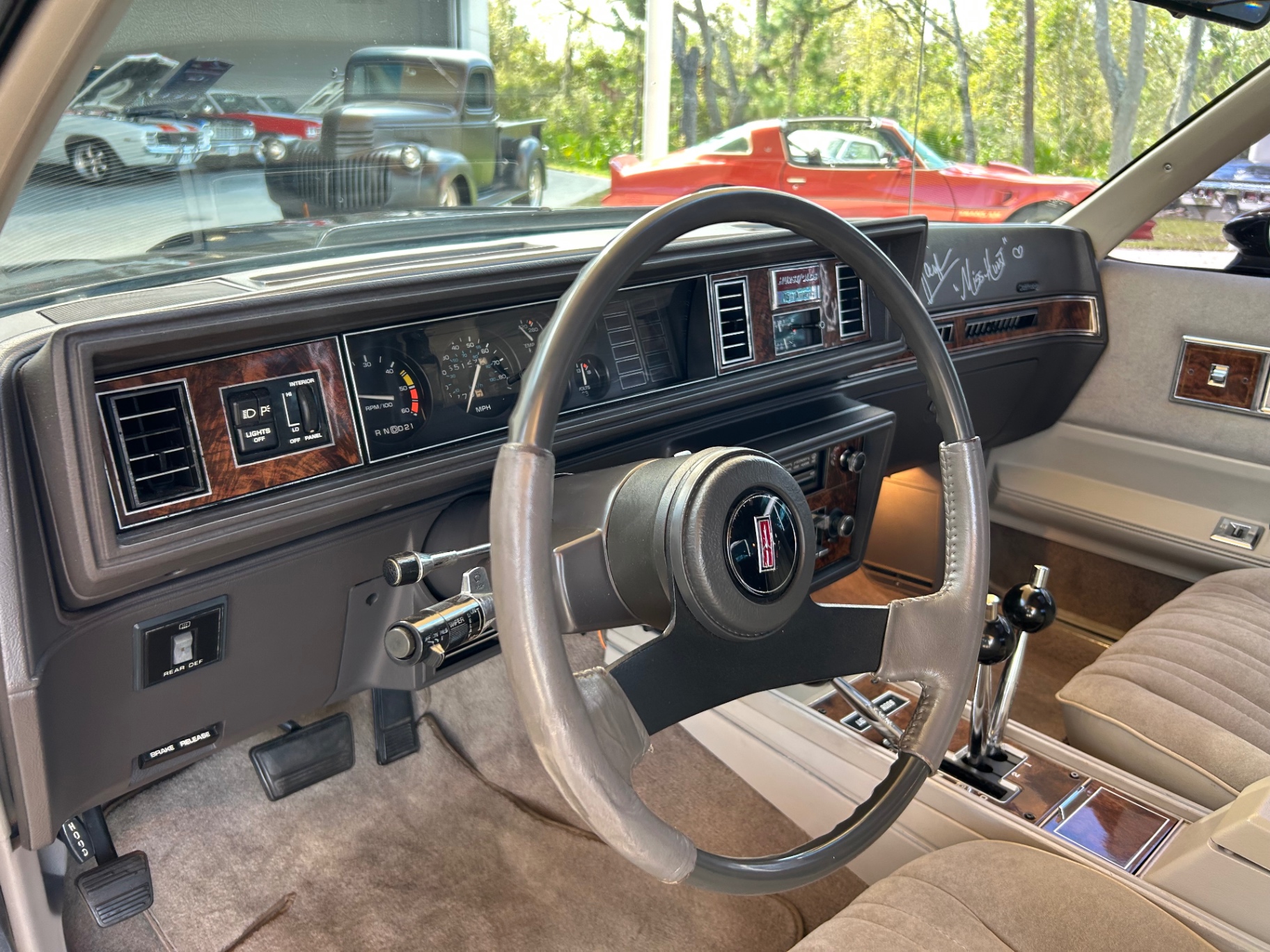 Vehicle photo 32