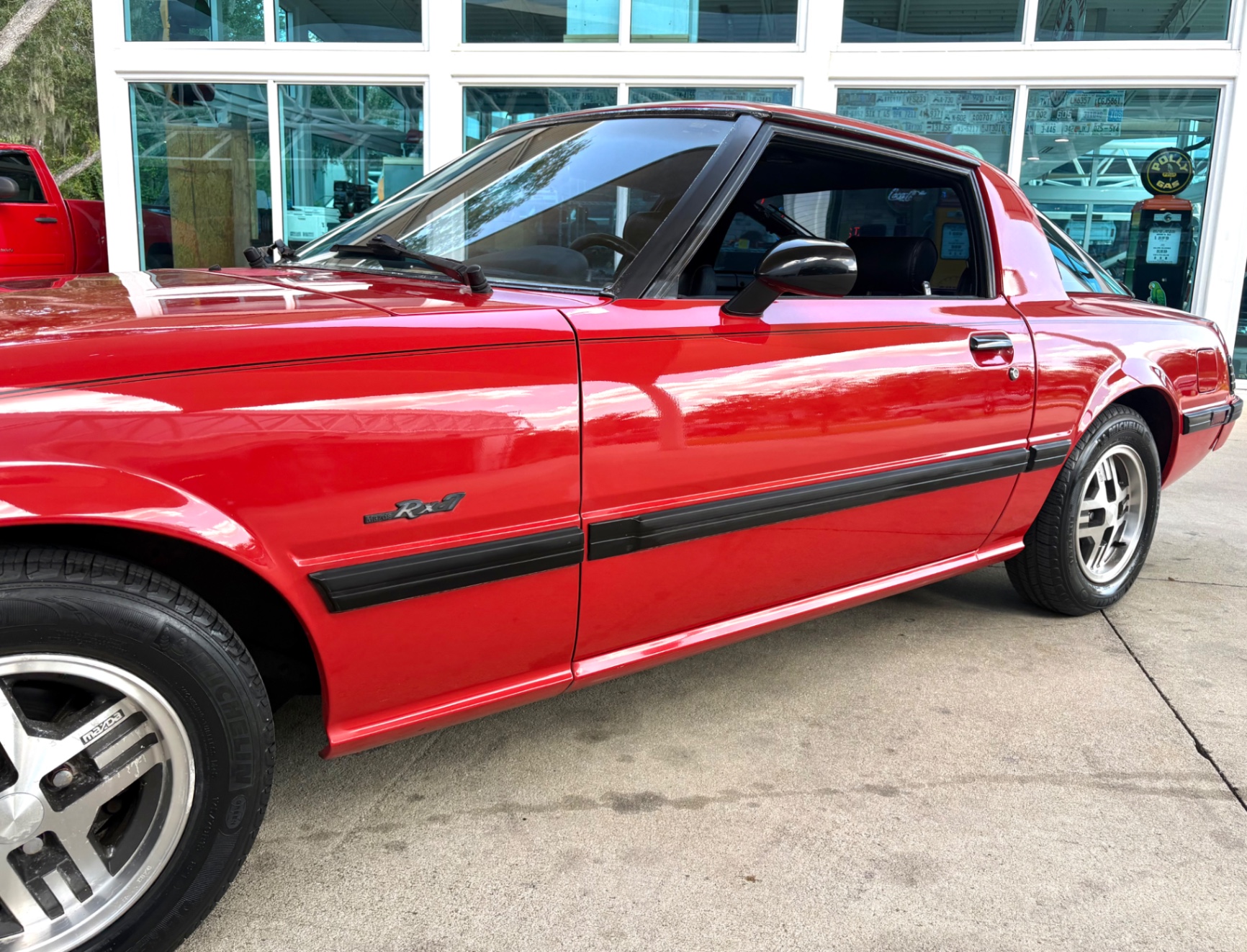 Vehicle photo 14