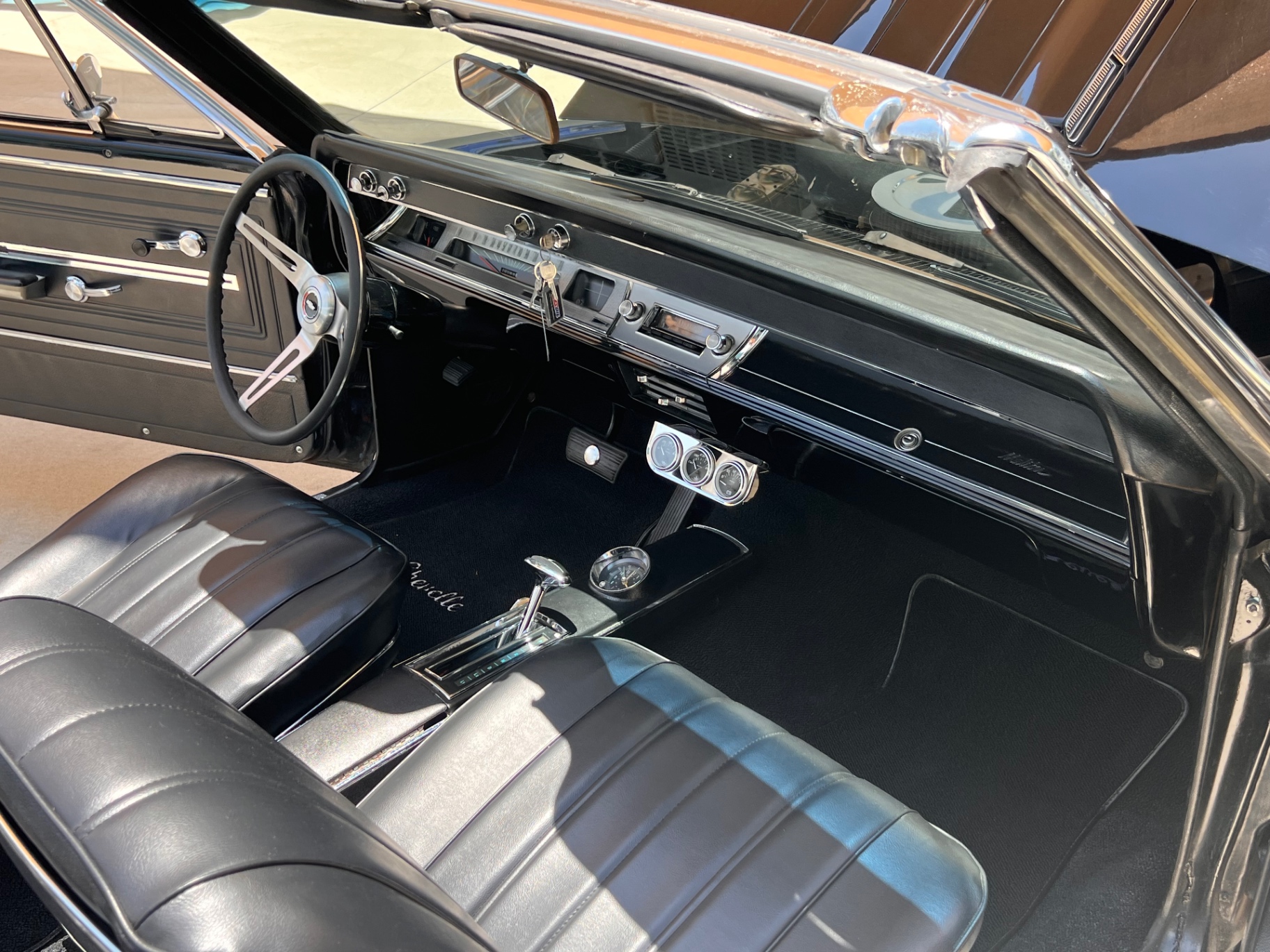 Vehicle photo 33