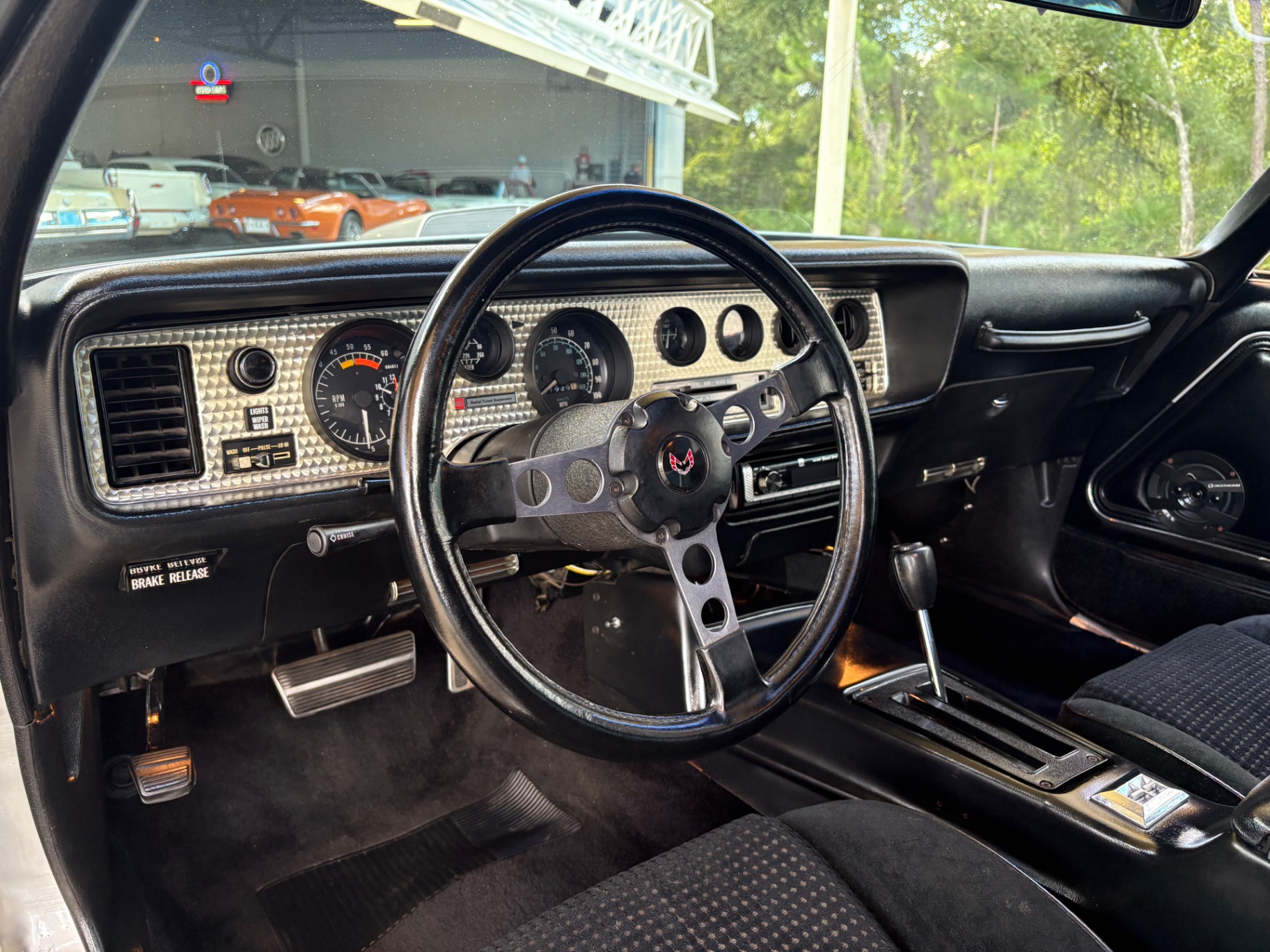 Vehicle photo 34