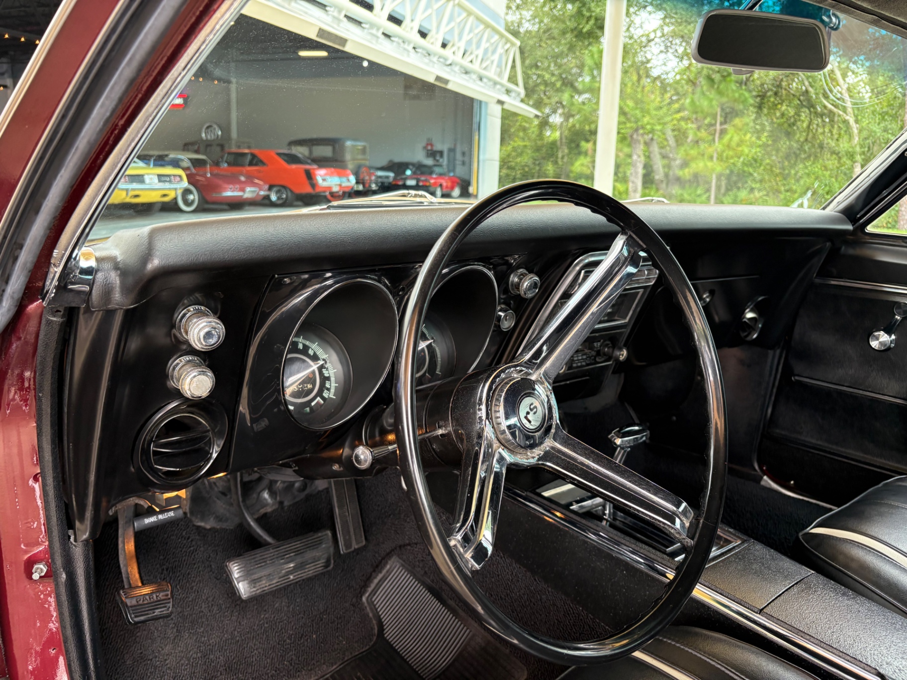 Vehicle photo 32
