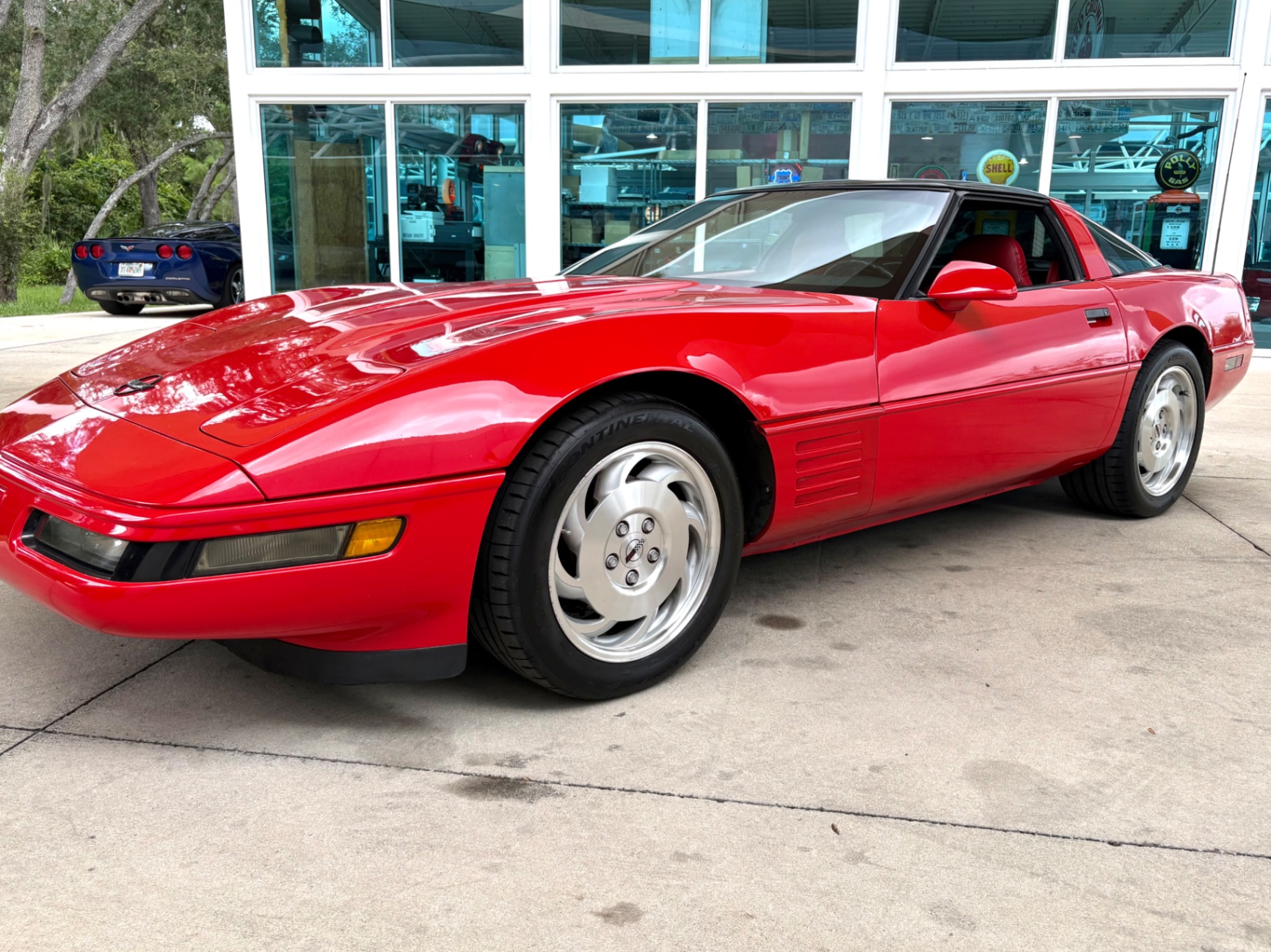 Vehicle photo 13