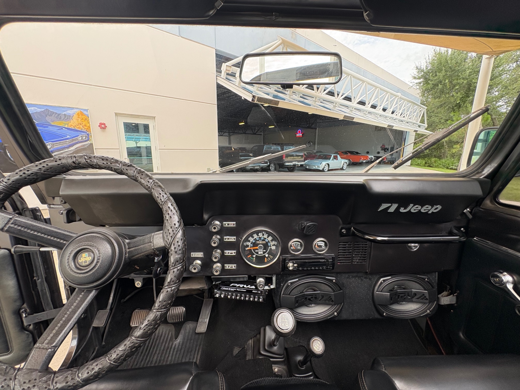 Vehicle photo 36