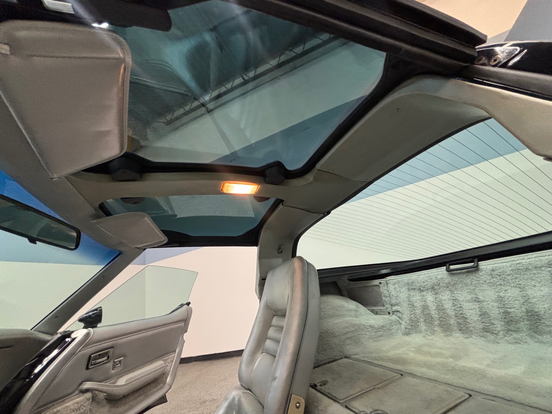 Vehicle photo 29