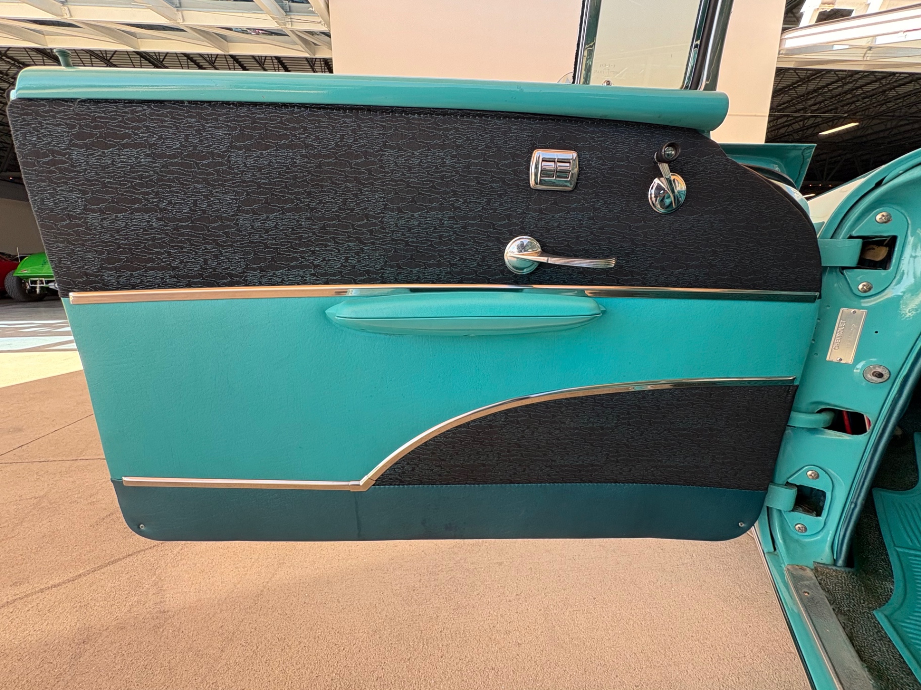 Vehicle photo 27