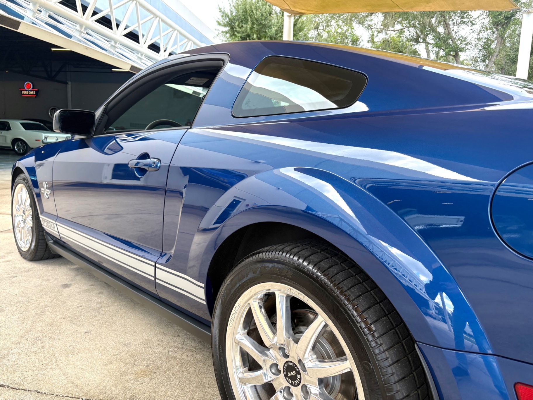 Vehicle photo 14