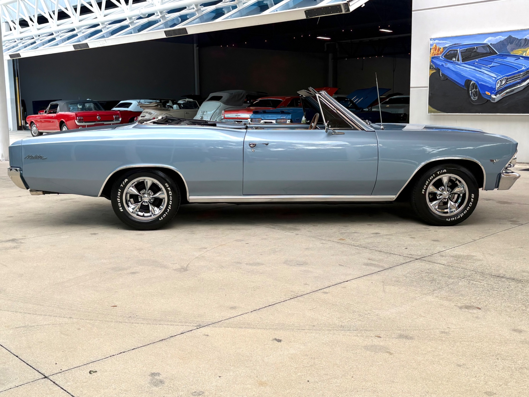 Vehicle photo 5