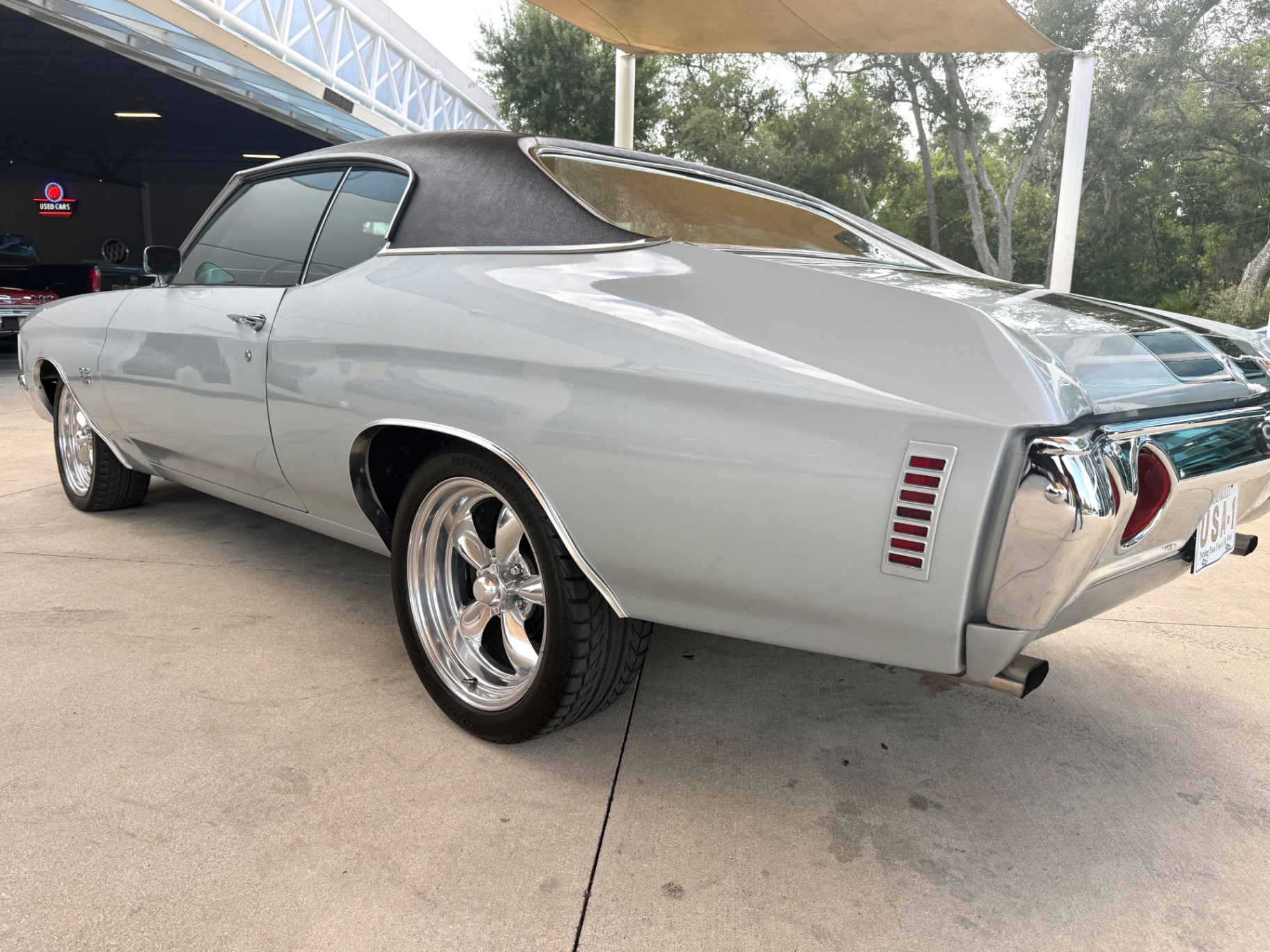 Vehicle photo 15