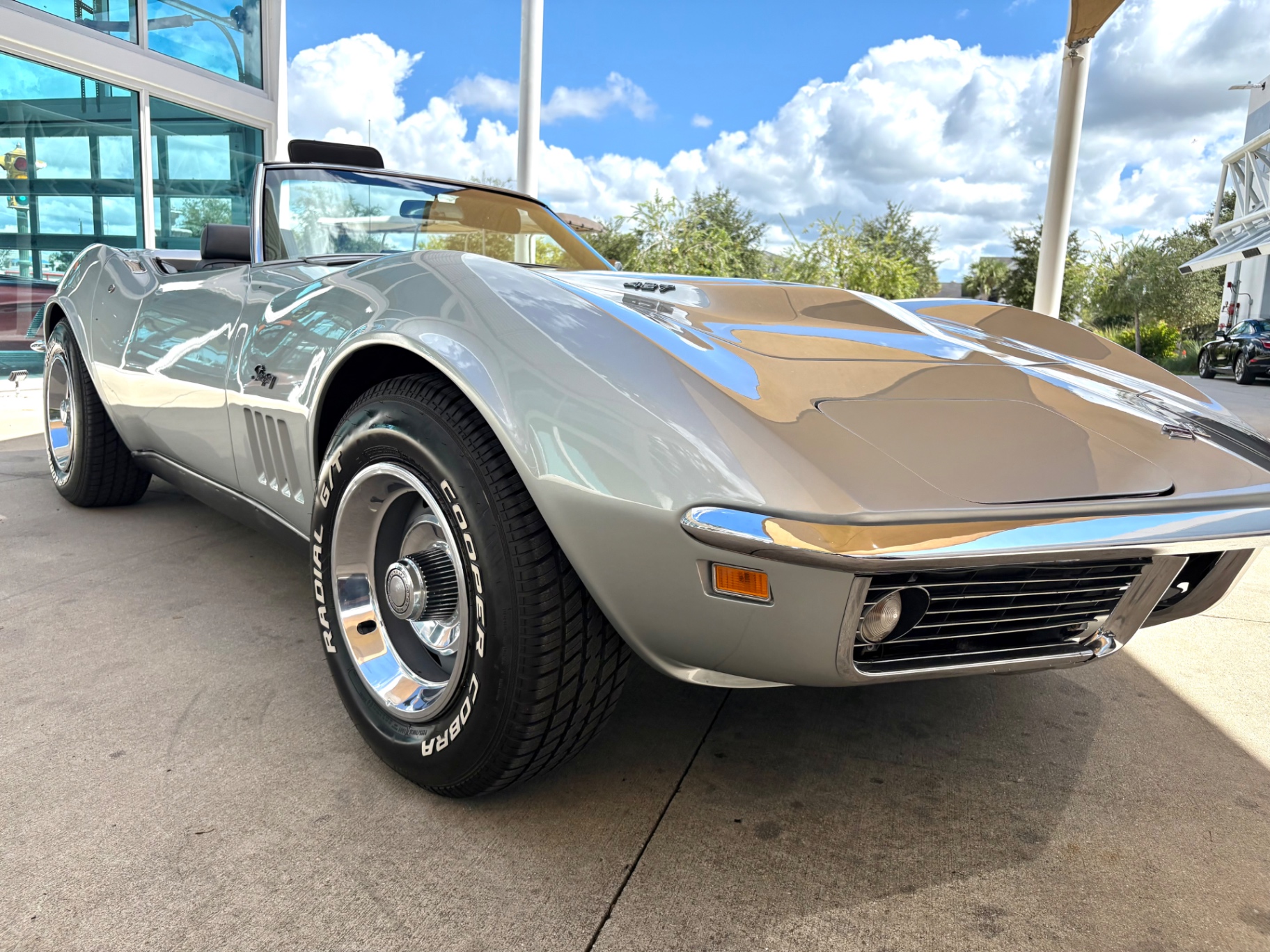 Vehicle photo 18